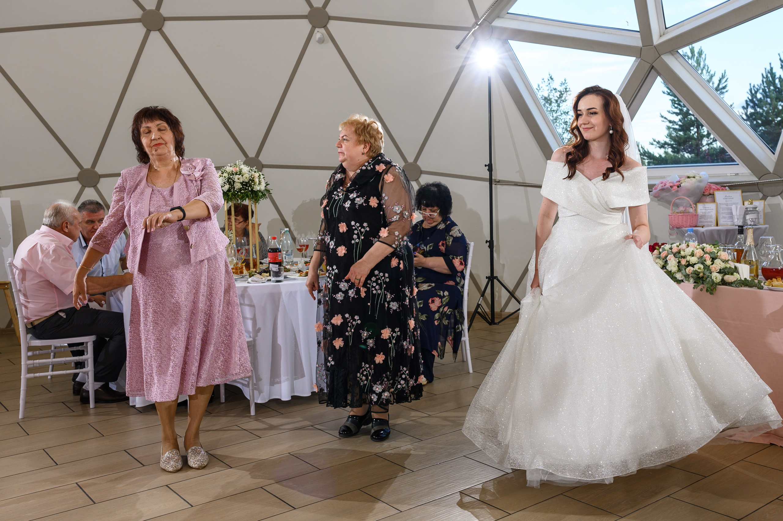 Свадебная фотосессия парк-отель Петрухино-клуб. Свадебный фотограф Москва Юрий Кульман