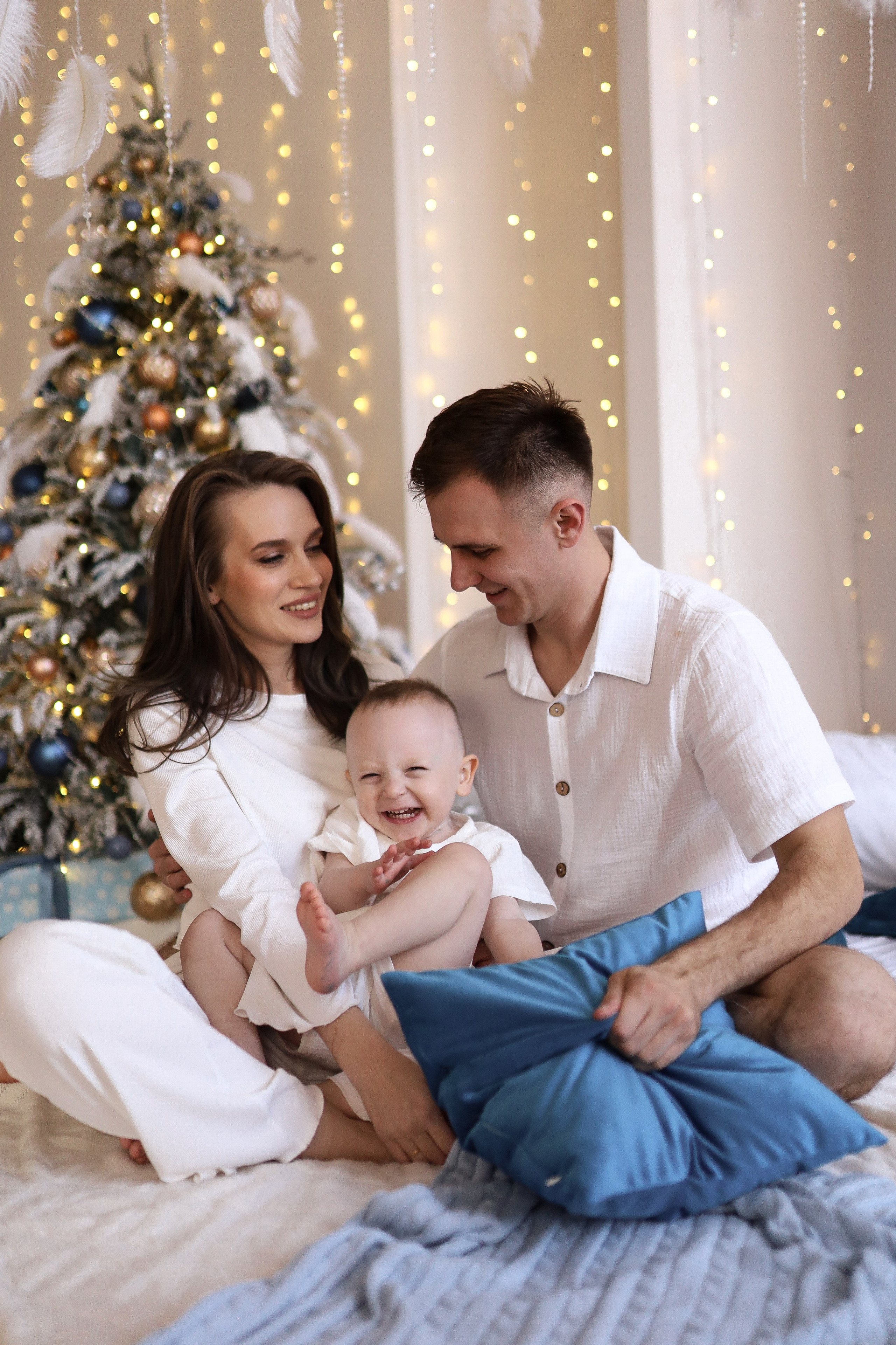 Семейная съёмка белый зал. ФОТОГРАФ ХАБАРОВСК АНАСТАСИЯ РАЧЕНКОВА