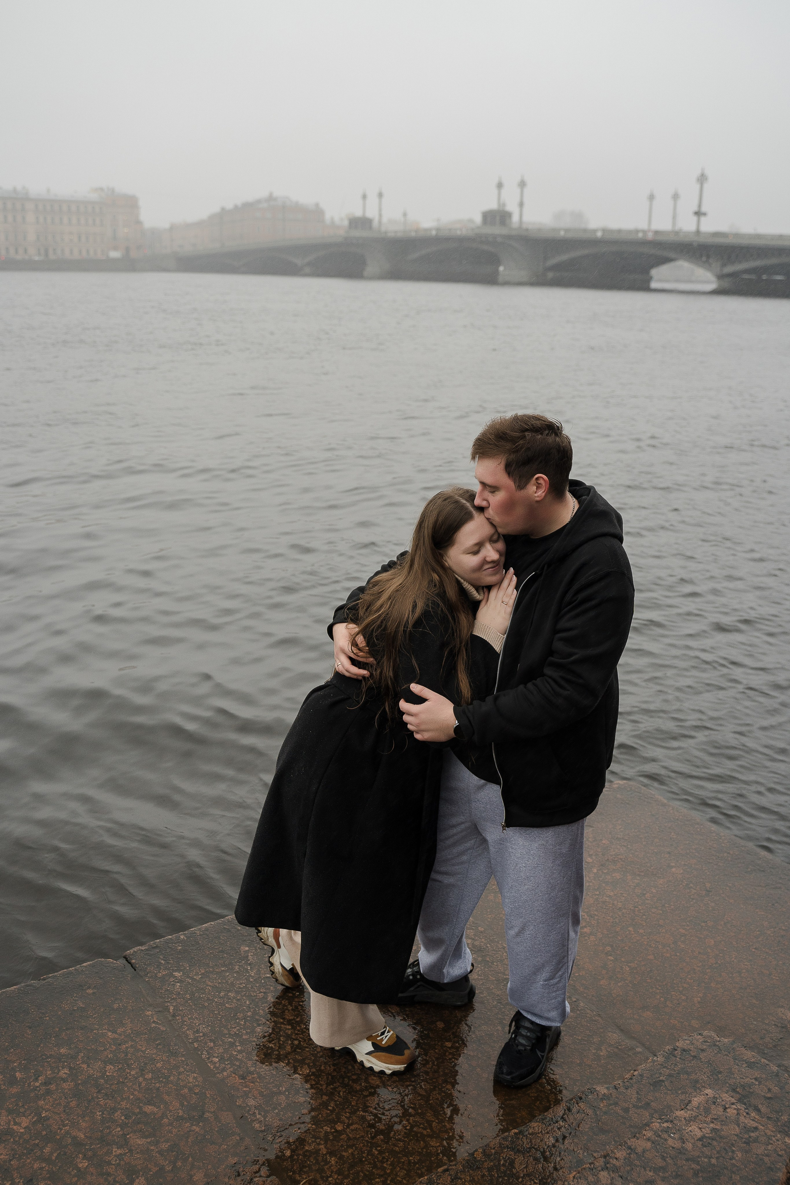 Дождь на набережной. Свадебный и семейный фотограф в Пушкине и Санкт-Петербурге Мария Филиппова