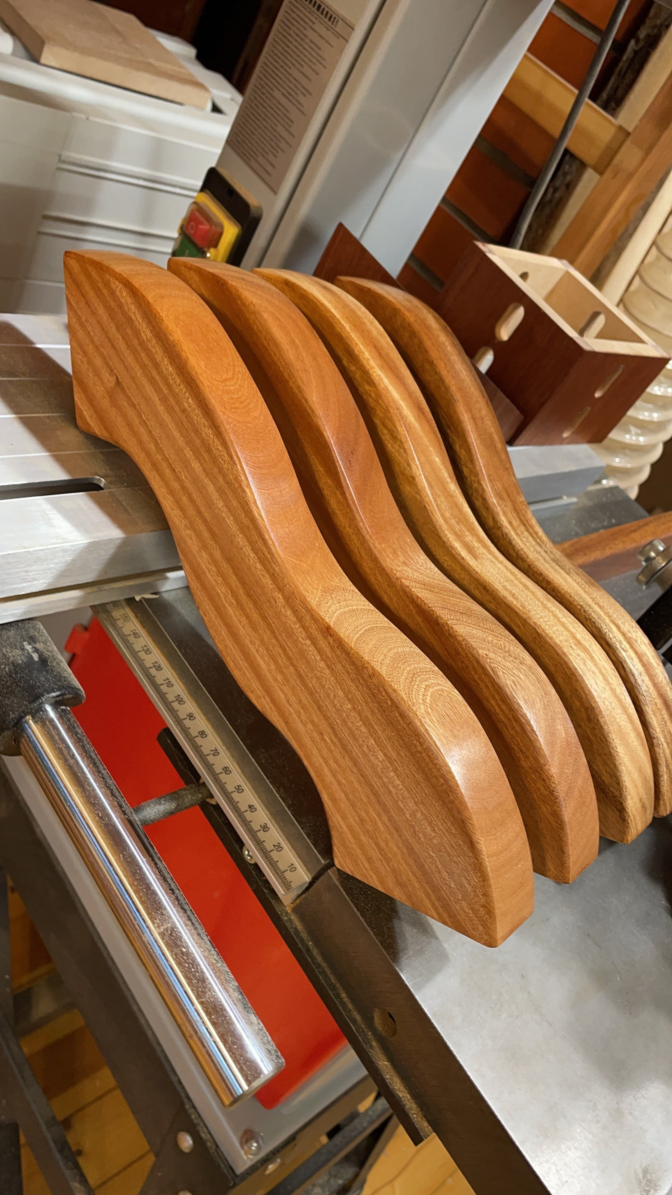 Эксклюзивные аналои и храмовая мебель полностью ручной работы