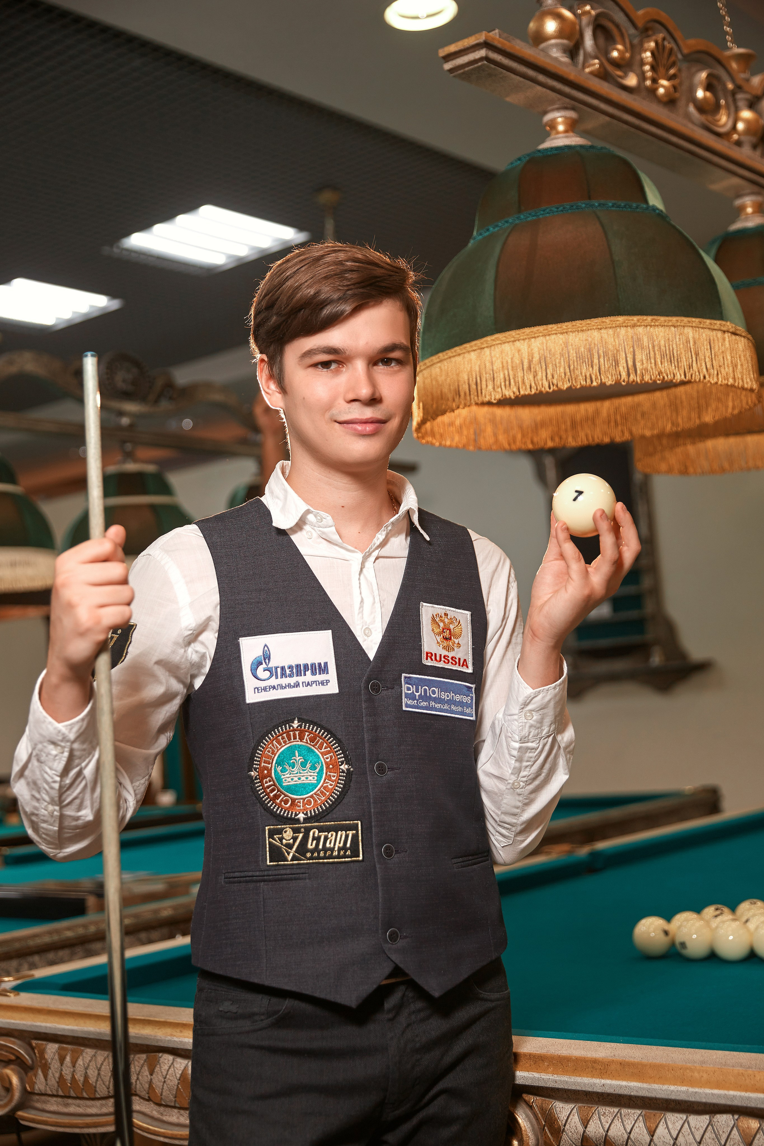 Семён За́йцев — российский профессиональный игрок в русский бильярд, мастер спорта России международного класса. Фотограф ваших самых ярких событий в Москве и СПБ. Збронская Юлия