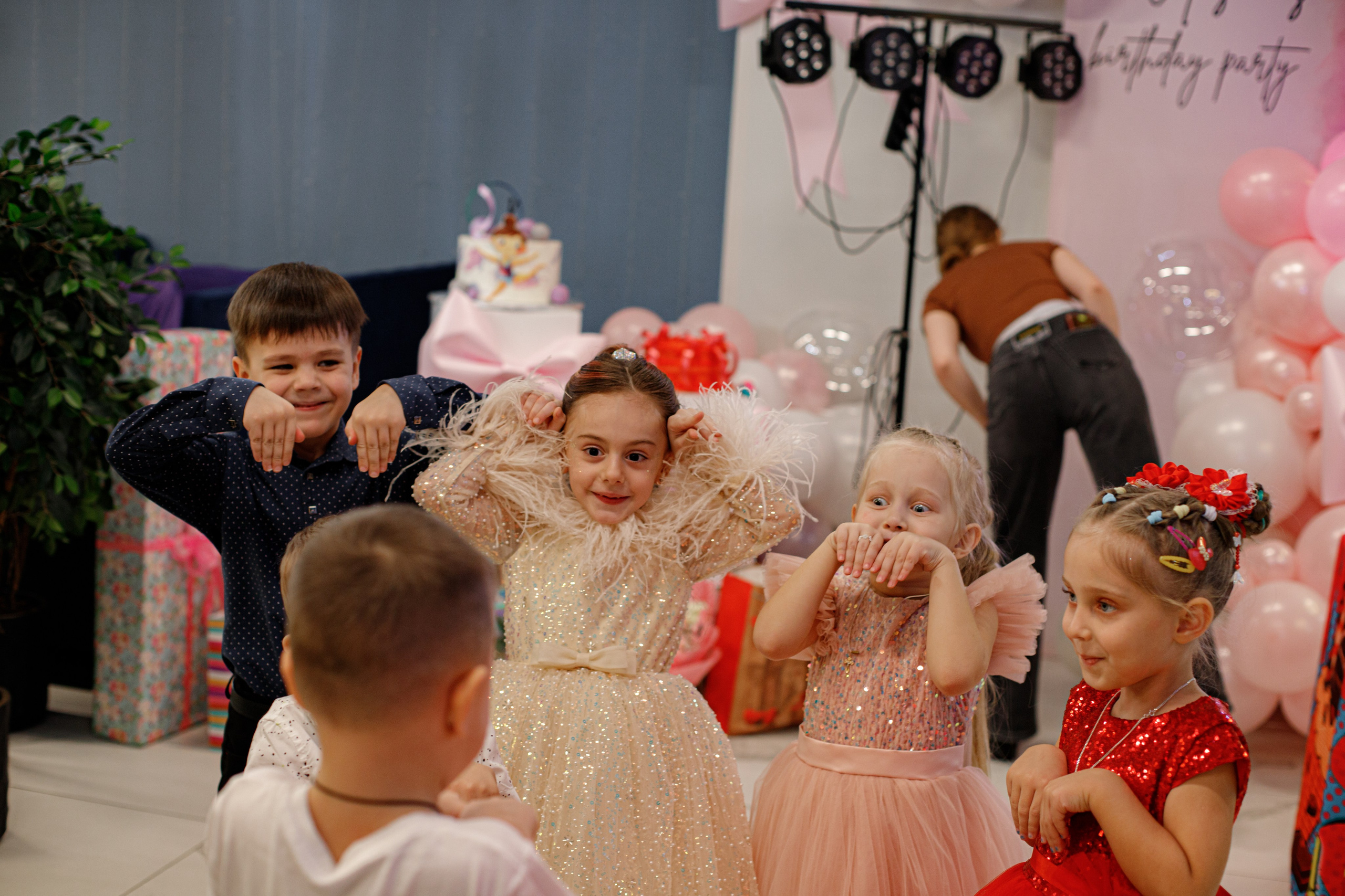 ASIA'S BIRTHDAY PARTY. Photokarish