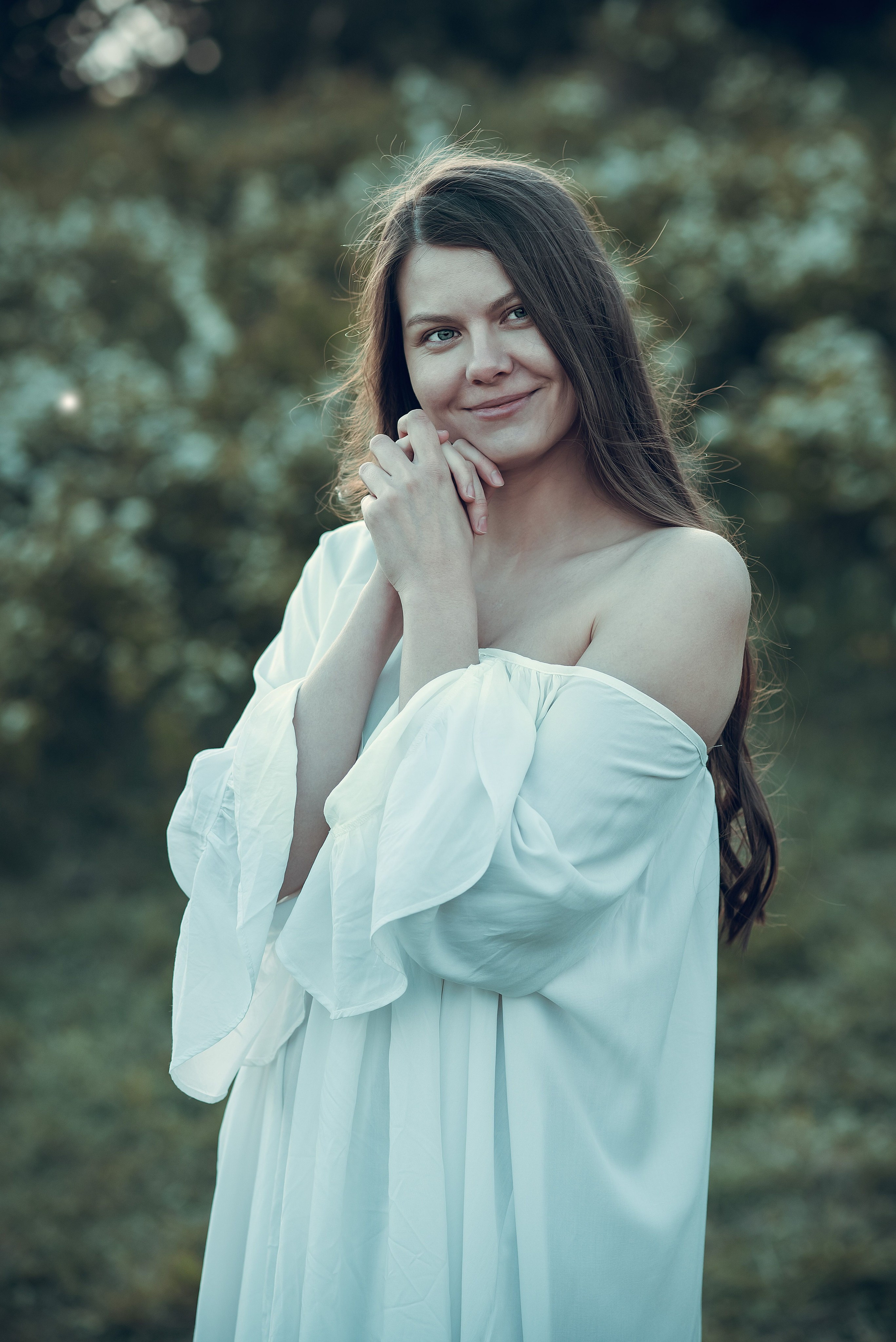 В цветущей спирее. Фотографы крещения/венчания  Красноярск Татьяна и Вячеслав Переваловы