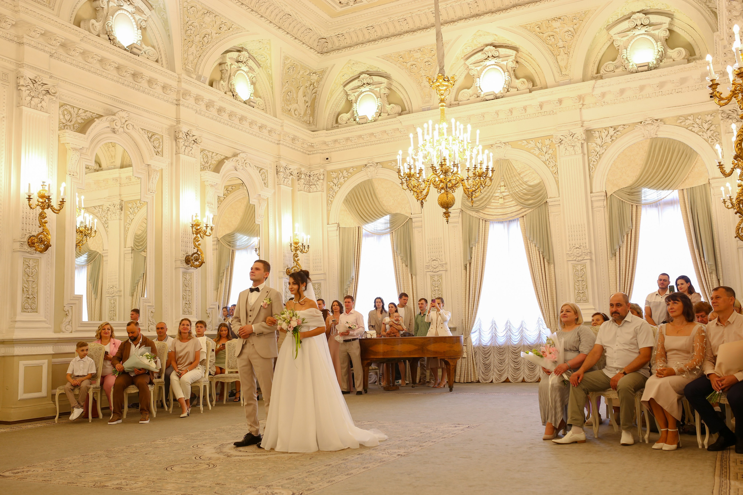 Классические кадры, во Дворце бракосочетания. Свадебный и Репортажный фотограф в Санкт-Петербурге