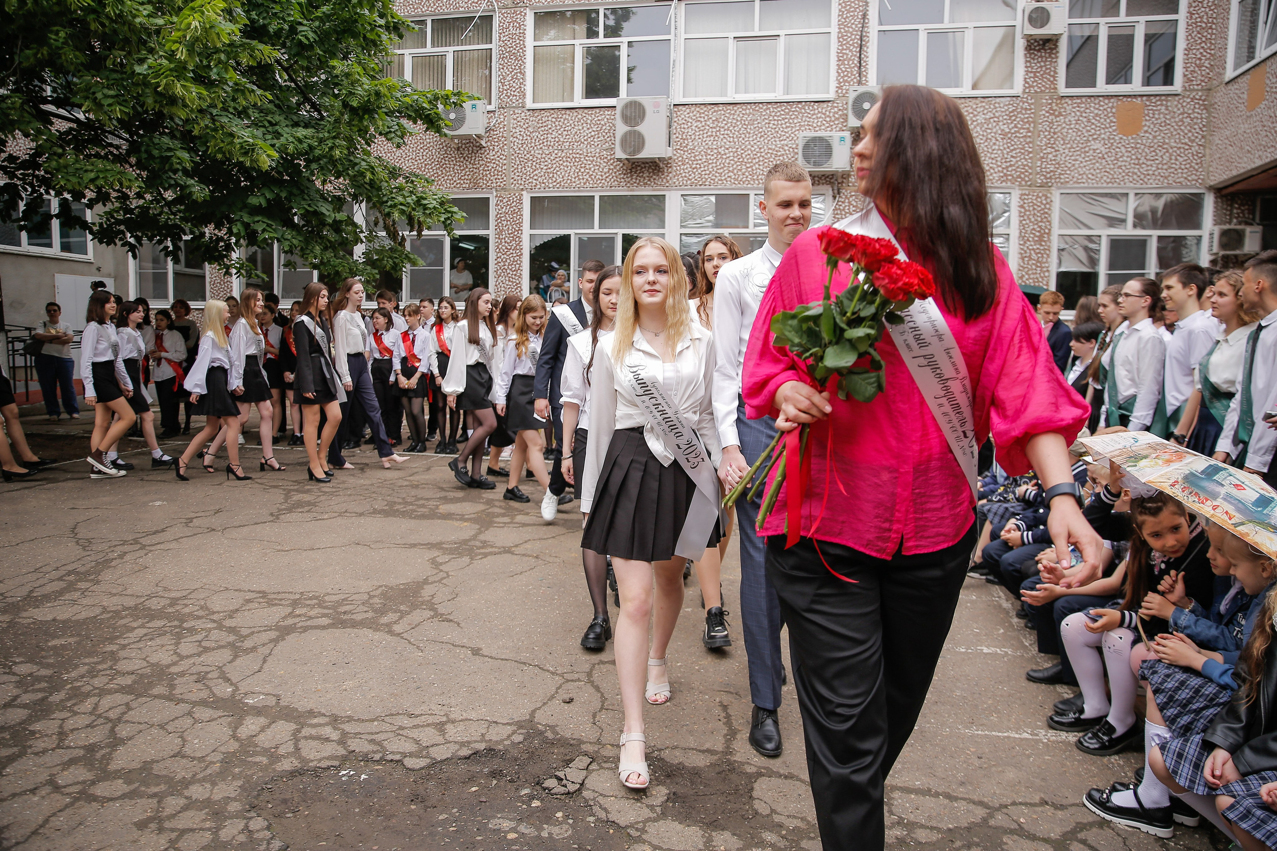 Последний звонок 11 класс. Классные выпускные альбомы Классфото Краснодар