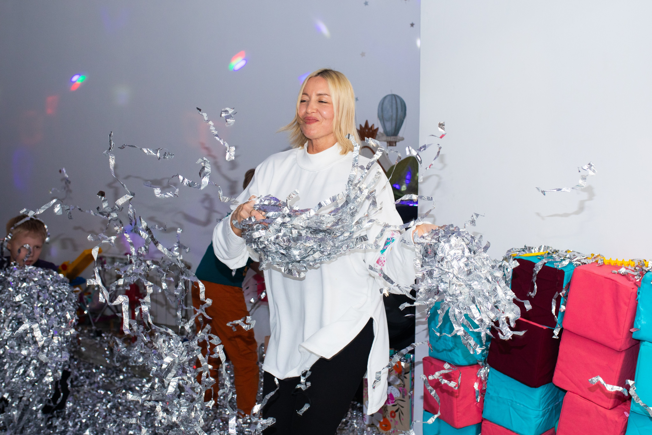 Гринч или как выключили свет в лофте вечером) атмосферные фото детского праздника со свечами и фонариками. Фотограф в Новосибирске Ася Зверева