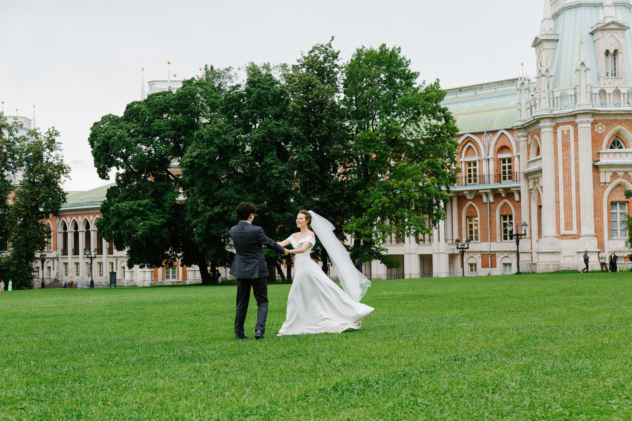 Примеры свадебных фотографий, позы для свадебной съёмки