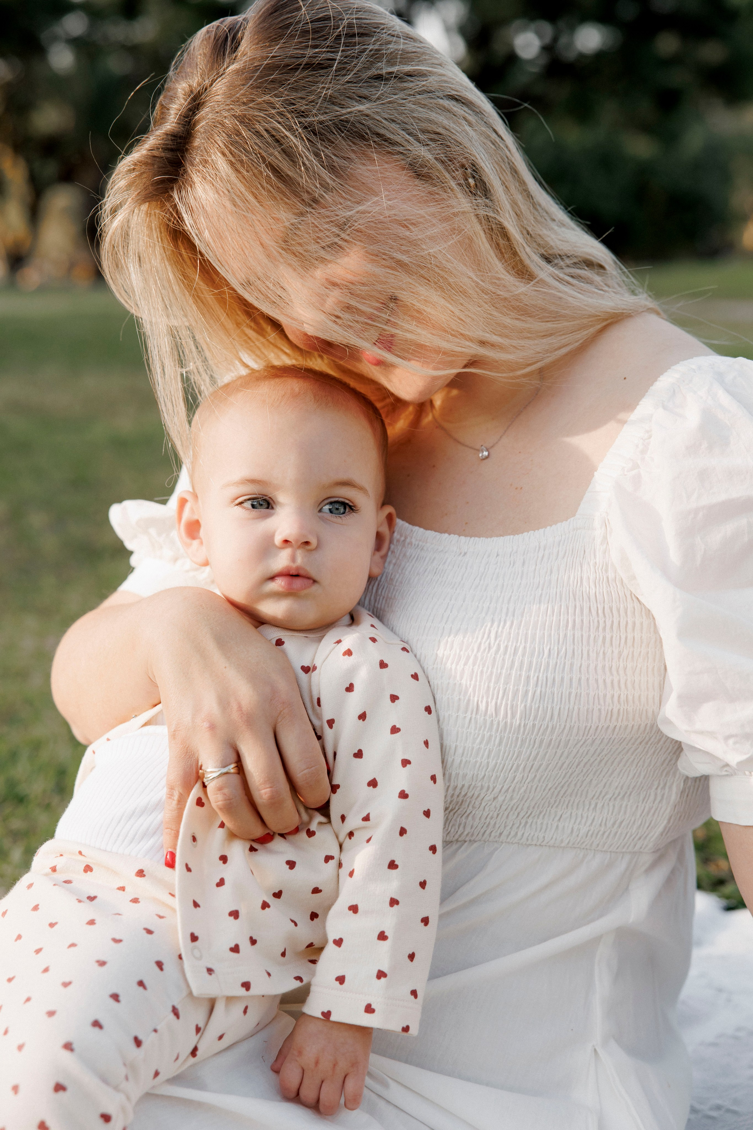 First year photoshoot inside the park (sunset). Wedding and family photographer