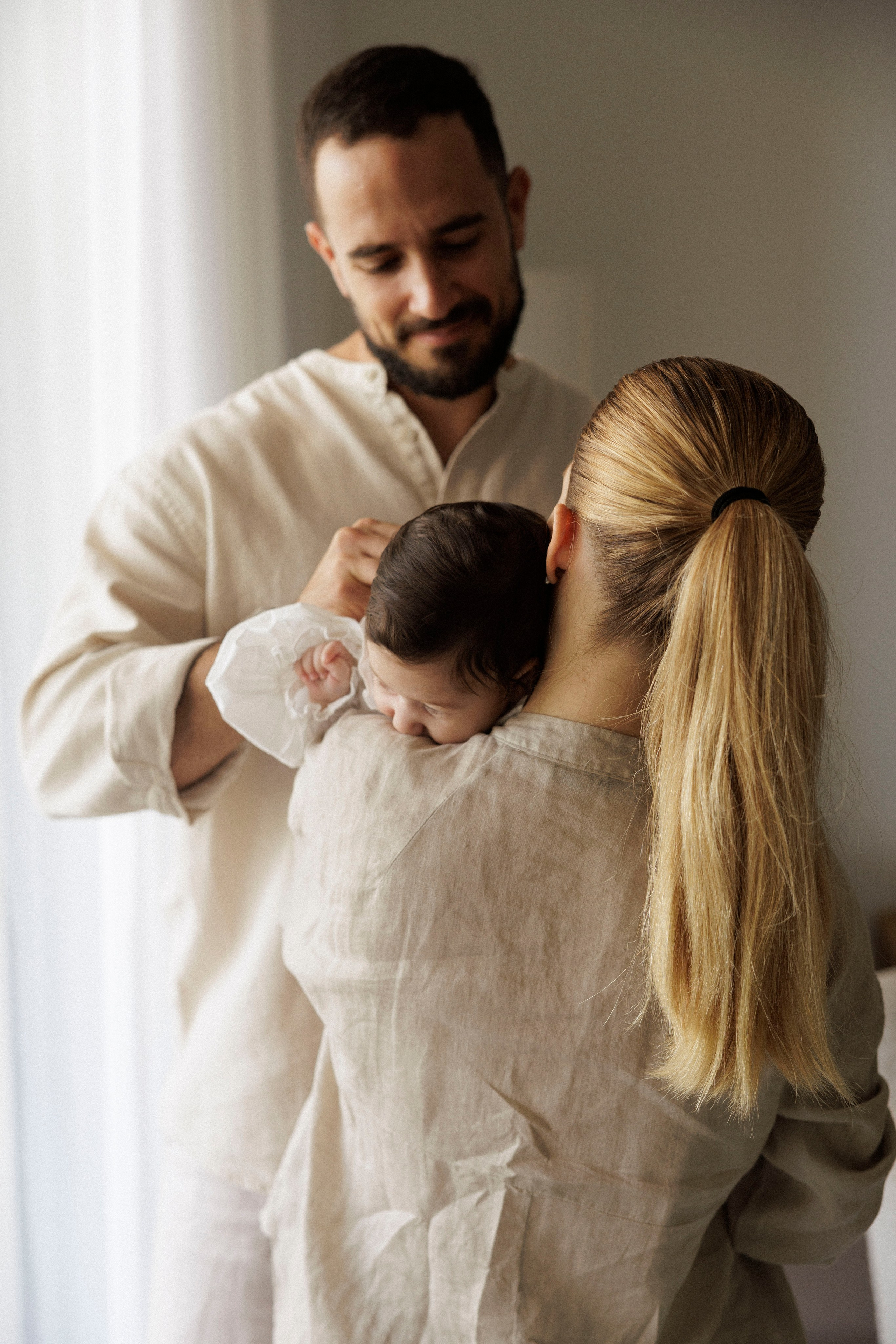 New born family photoshoot at home. Wedding and family photographer