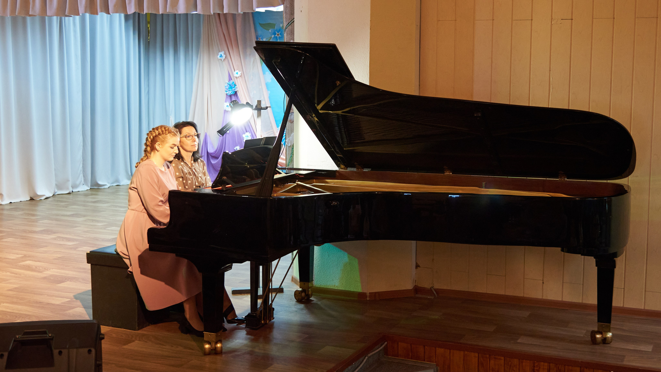 Концерт к международному женскому дню. [fXph] Фотограф Масликов Илья. Съёмка мероприятий в Ленинске-Кузнецком