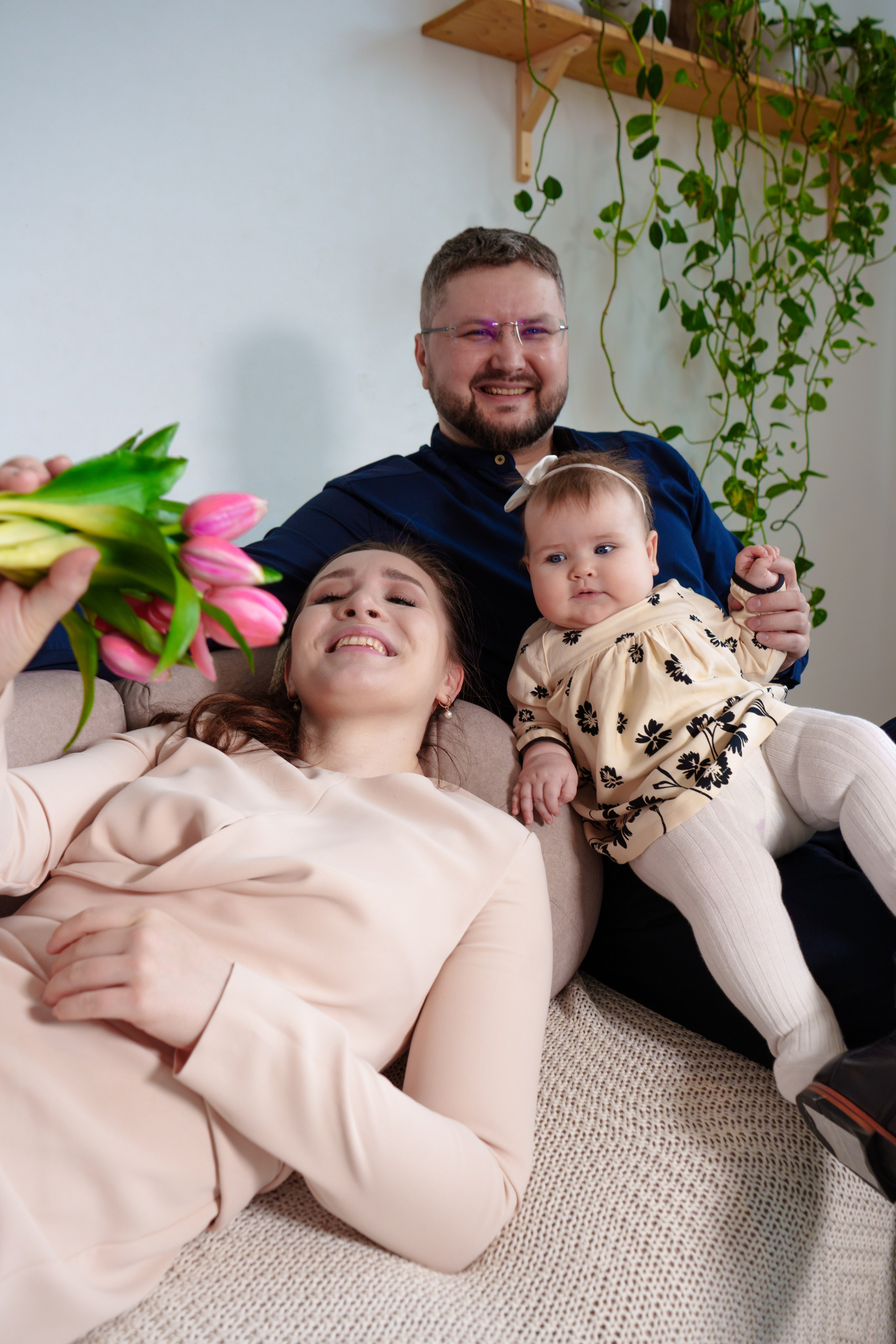 Портретная фотосессияСемейная фотосессияДетская фотосессияЛюбовная/Love-story фотосессияСвадебная фотосессияФотосессия для помолвкиПрофессиональный/деловой портретРекламная/коммерческая фотосессияФотосессия продукции (товары)Фотосессия моды (fashion)Бьюти-съемка (красота, макро-детали лица)Фотосессия lifestyle (повседневная жизнь, атмосфера)Фотосессия в полёте/авиационная (иногда отдельно как аэросъемка)Пейзажная/ландшафтная фотосессияАрхитектурная фотосессияАнфас/студийная фотосессияНю-фотосессия (с оговорками об этике и согласии)Фотосессия для артистов/музыкантовФотосессия для блогеров и инфлюенсеровФотосессия в стиле ретро/винтажЭко- и концептуальная съемка (арт-иллюстративная)Фотосессия для мероприятий (часто как репортажная)Aerial/дрон-съемка (в сочетании с портретной или пейзажной частью)Инфографическая/презентационная фотосессия (для презентаций и каталогов)