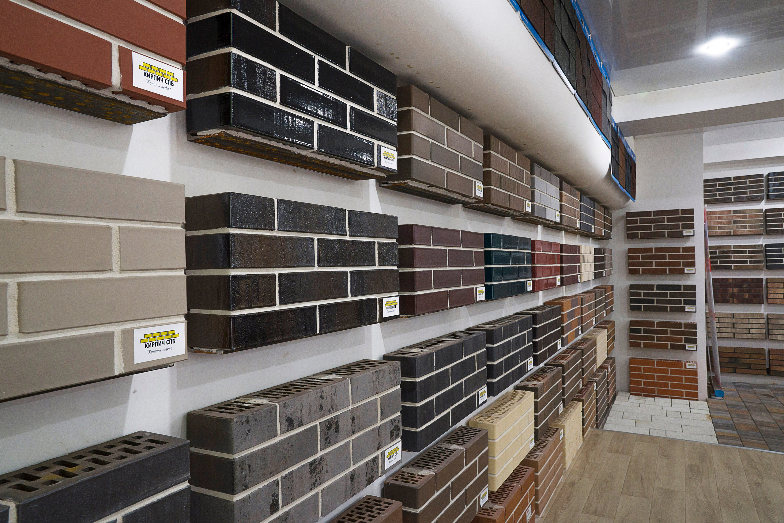 фотографии интерьеров шоу-рум строительной и отделочной компании 