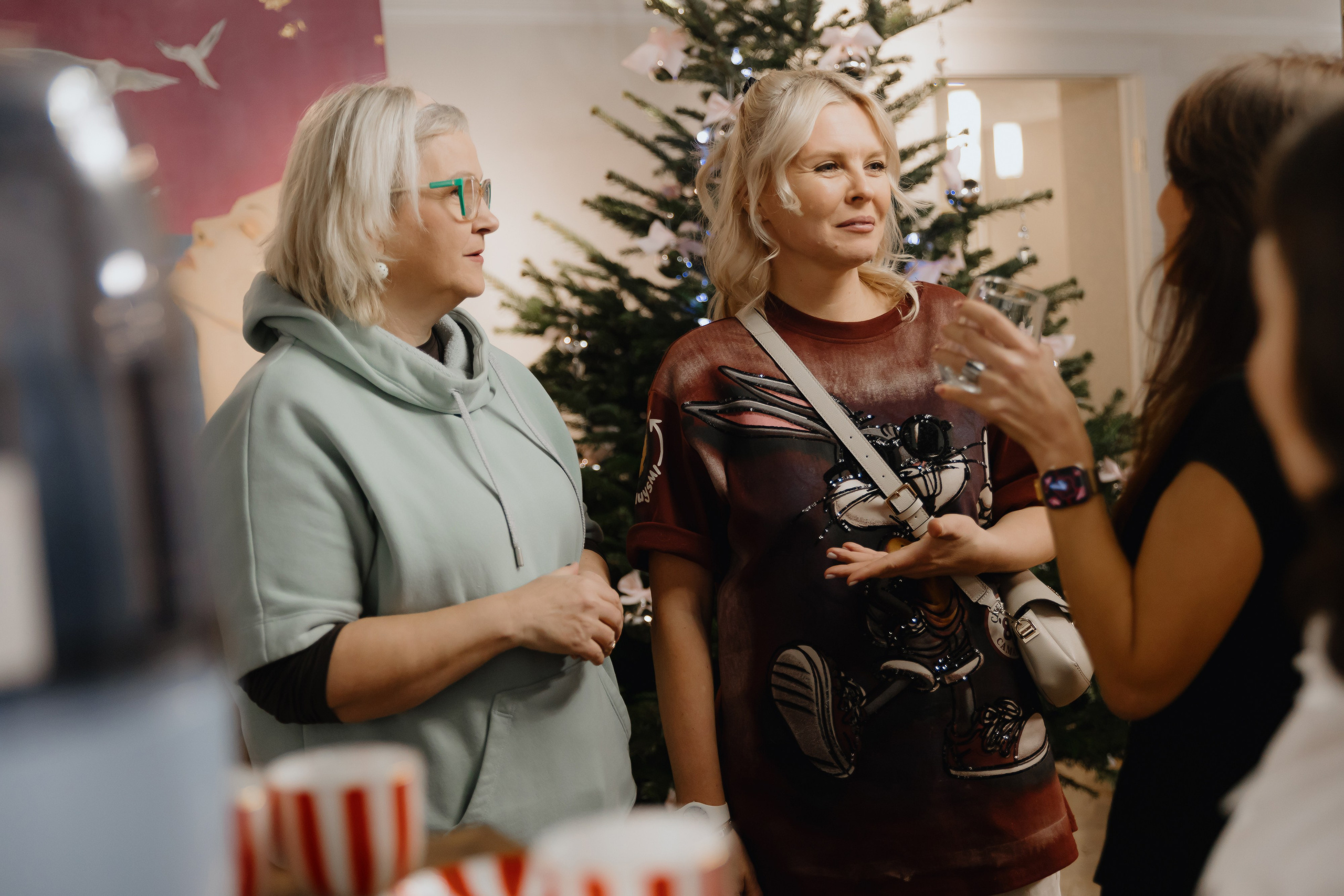 Предновогодний «Кофе-рейв» в L. DECO 17 декабря 2025 года. L. Deco интерьерный салон. Краски/обои/лепной декор