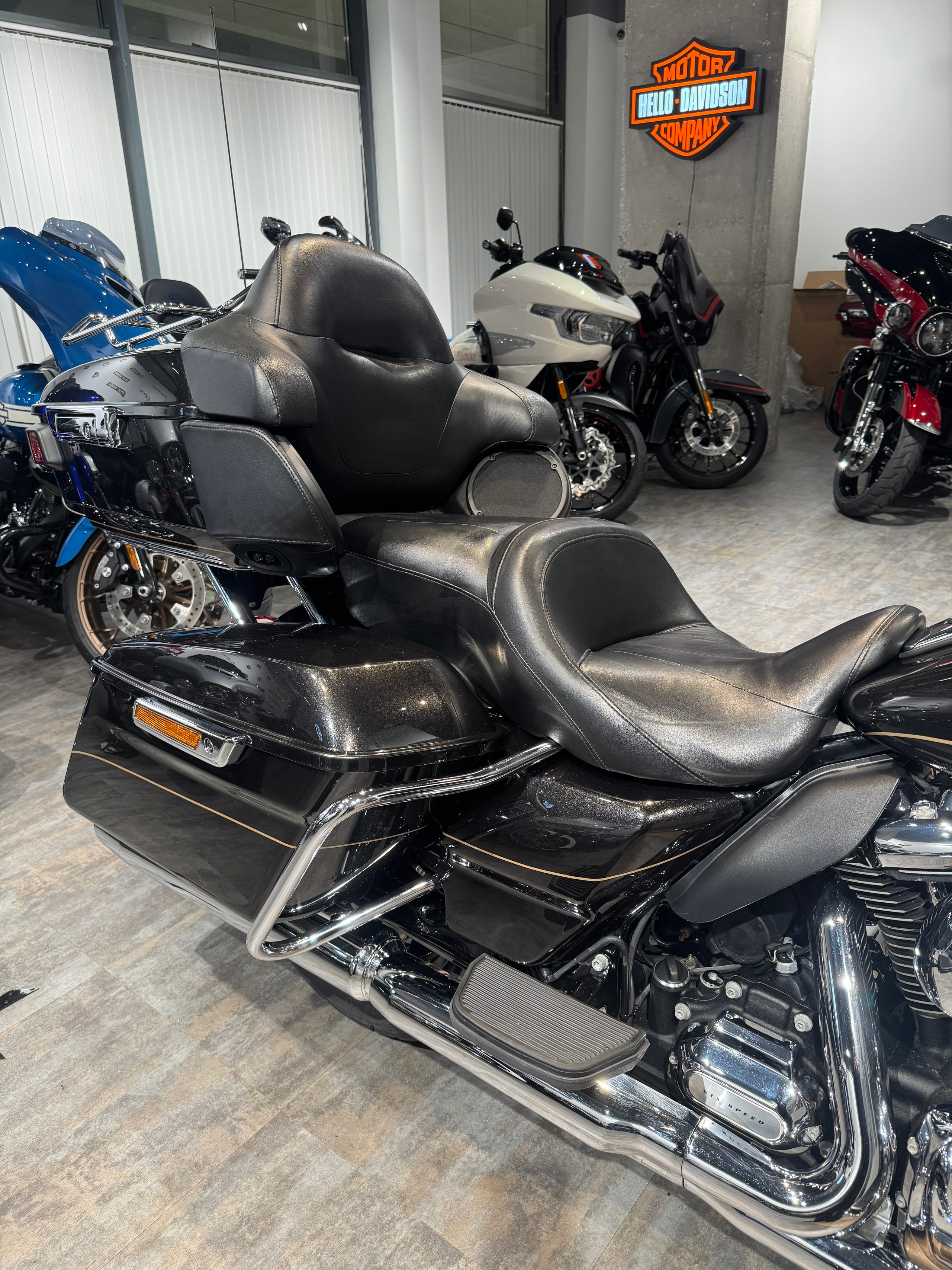 Мотоциклы Harley-Davidson 2017 Electra Glide Limited (Black Tempest) (Touring)  — купить мотоцикл. Hello Davidson, Москва. Только хорошие мотоциклы…