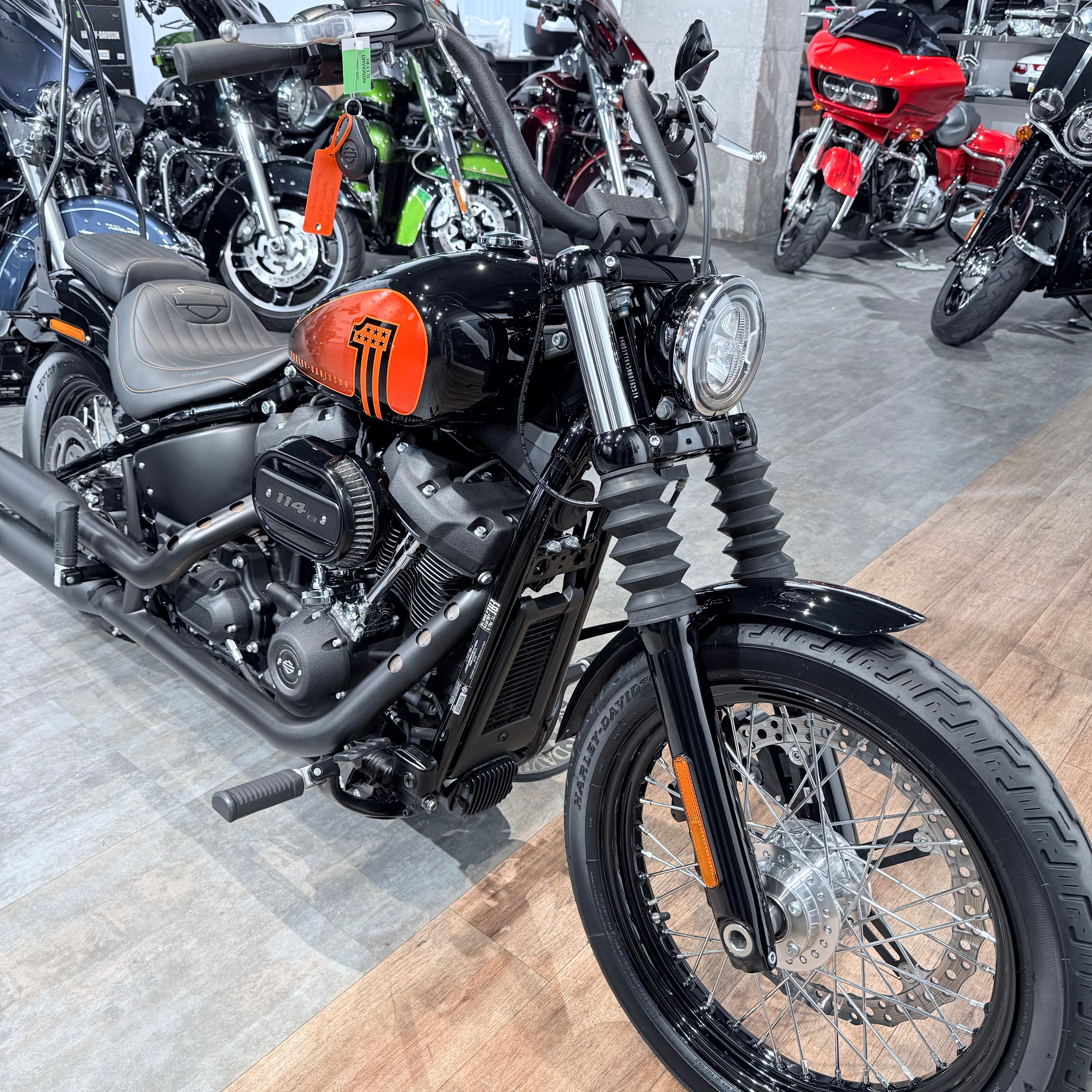 2021 Street Воb Вlack Ваjа Orаngе. Hello Davidson, Москва. Только хорошие мотоциклы…