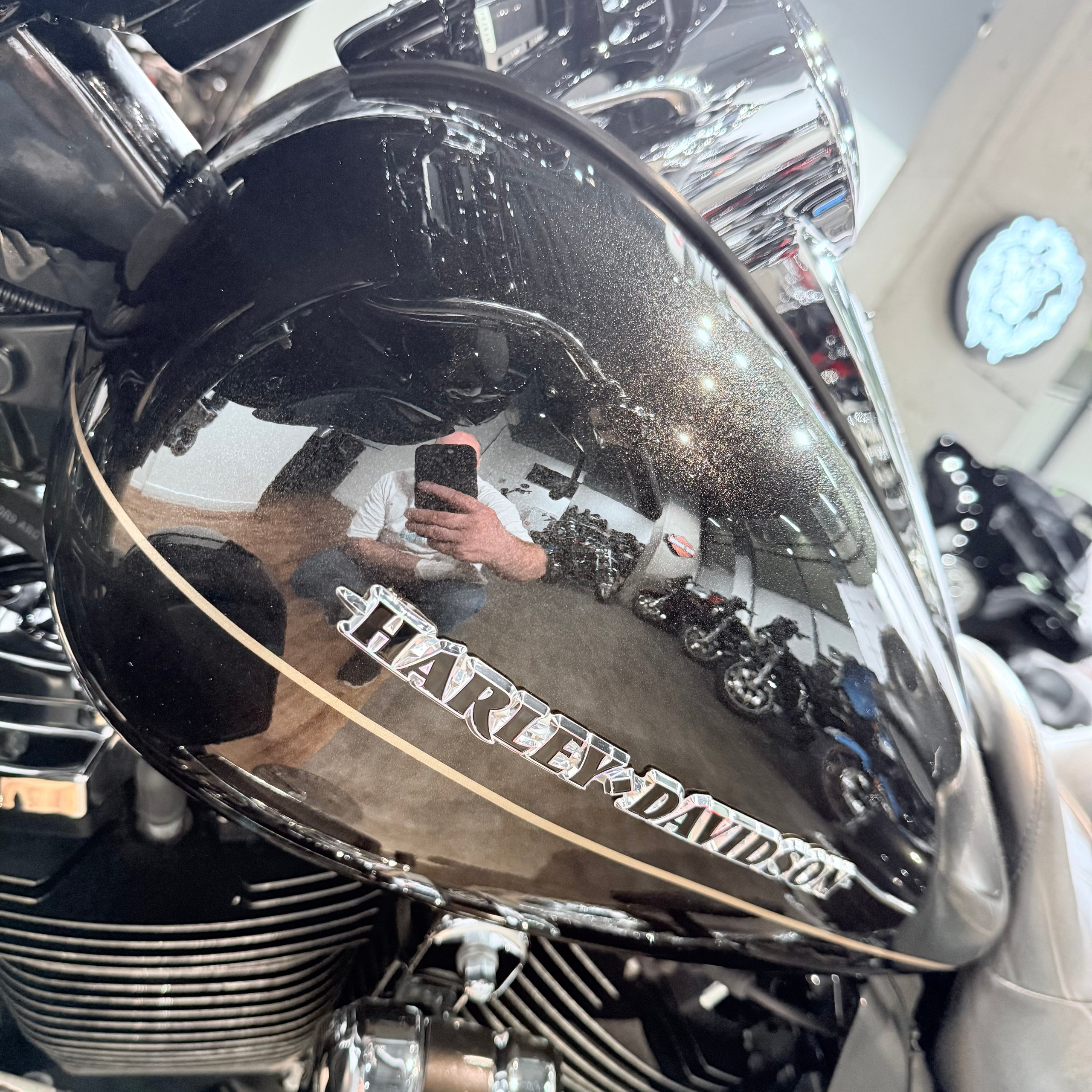 Купить Harley-Davidson 2017 Electra Glide Limited (Black Tempest) (Touring) — подробнее на сайте. Hello Davidson, Москва. Только хорошие мотоциклы…
