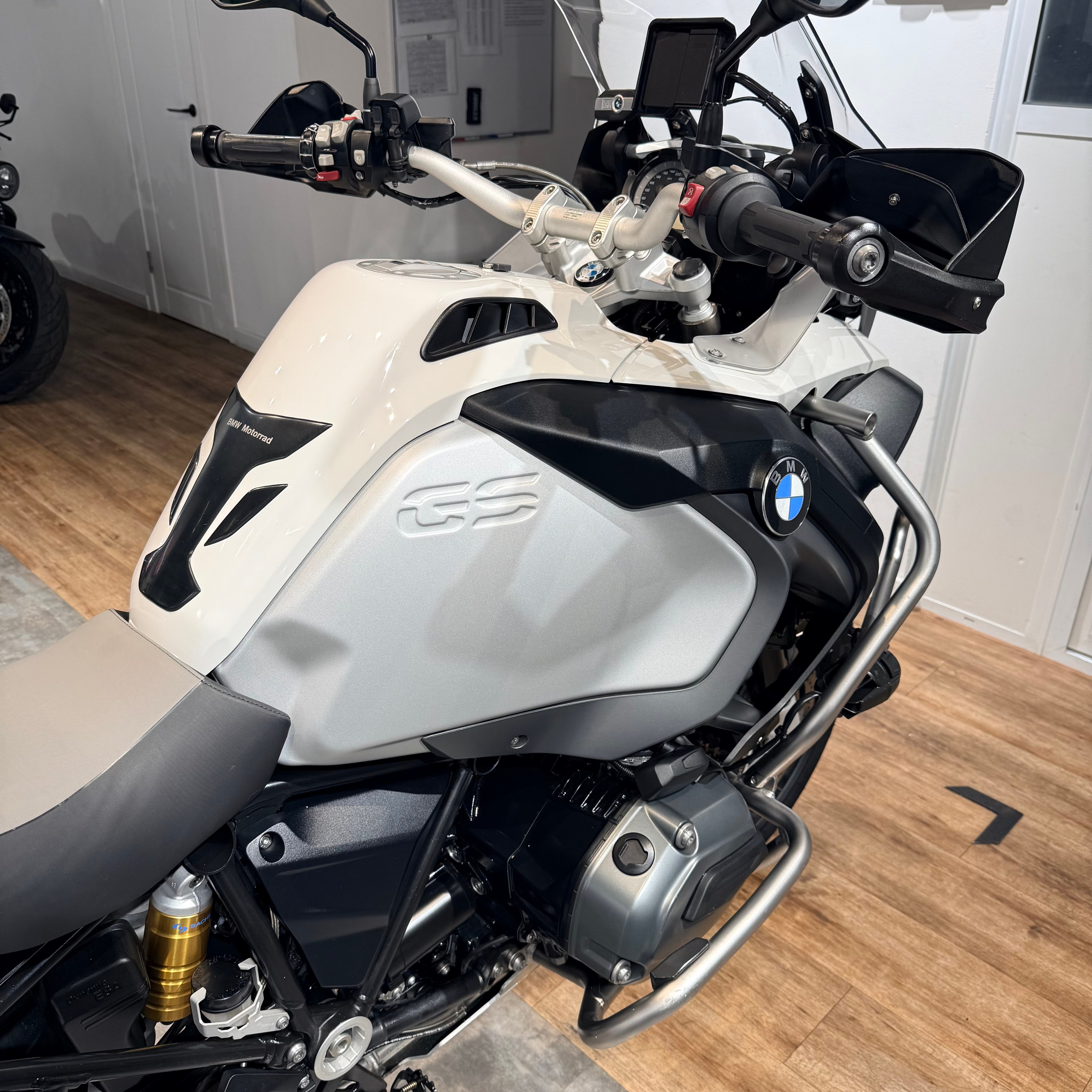 2015 BMW R1200GS Adventure Alpine White. Hello Davidson, Москва. Только хорошие мотоциклы…