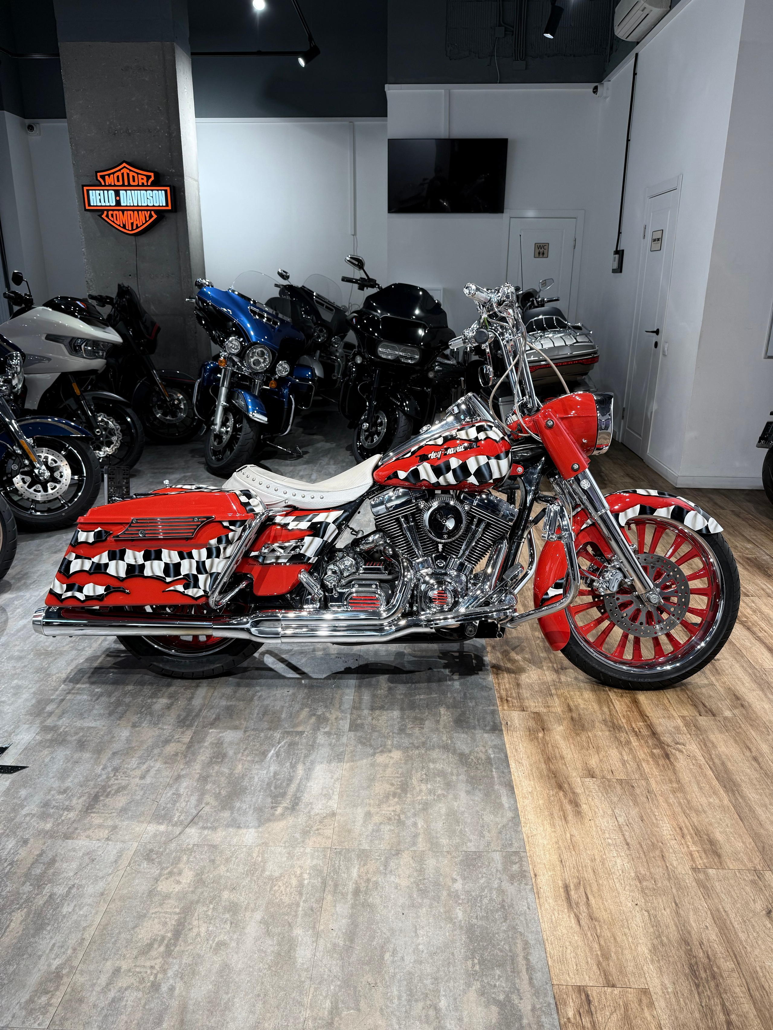 Road King (Elvis Presley). Hello Davidson, Москва. Только хорошие мотоциклы…