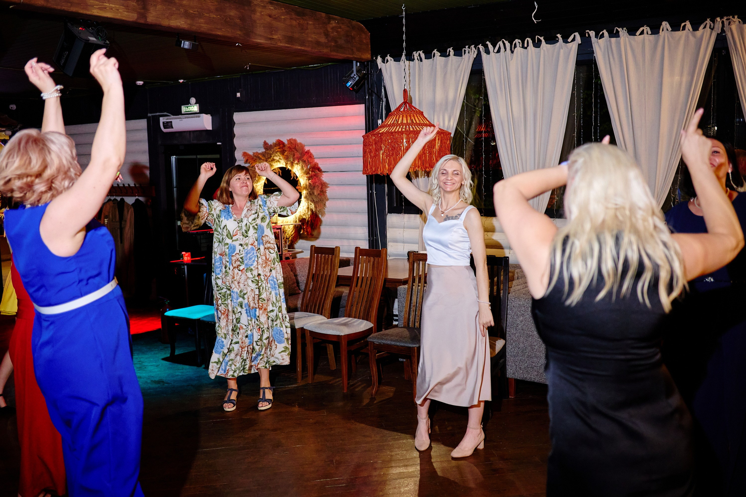 Выпускной 35 Сош. Фотограф Выпускные альбомы Таганрог Сергей Коробченко