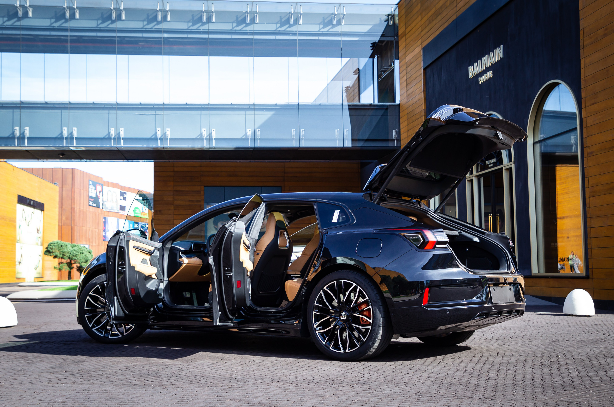 Профессиональная фотосъемка автомобилей в Москве и Московской области. Фотостудия в Москве LUXARTPHOTO