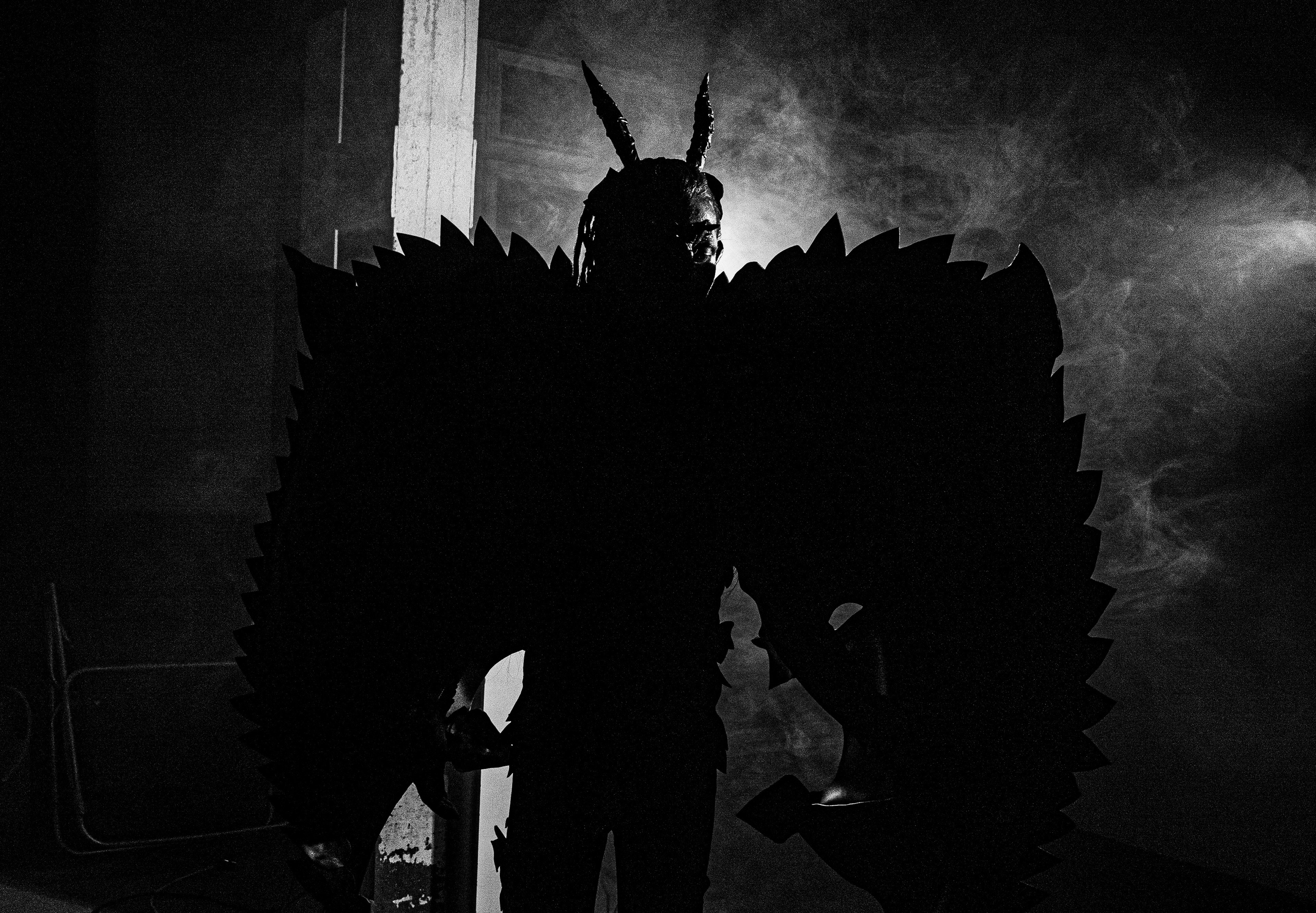 Алена. Дракон. Черно-белый фотограф Дмитрий Пчелкин