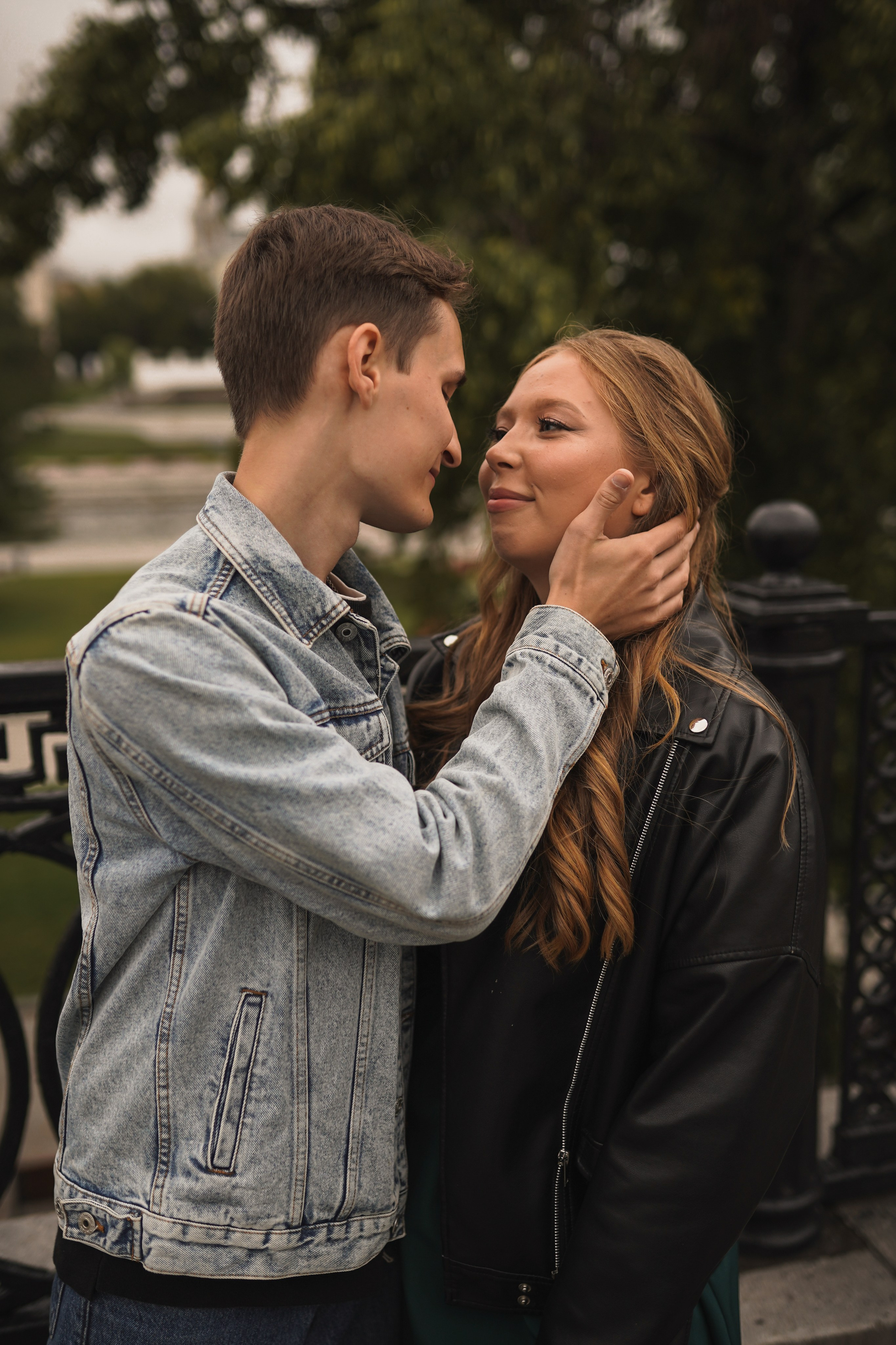 За малиновым солнцем