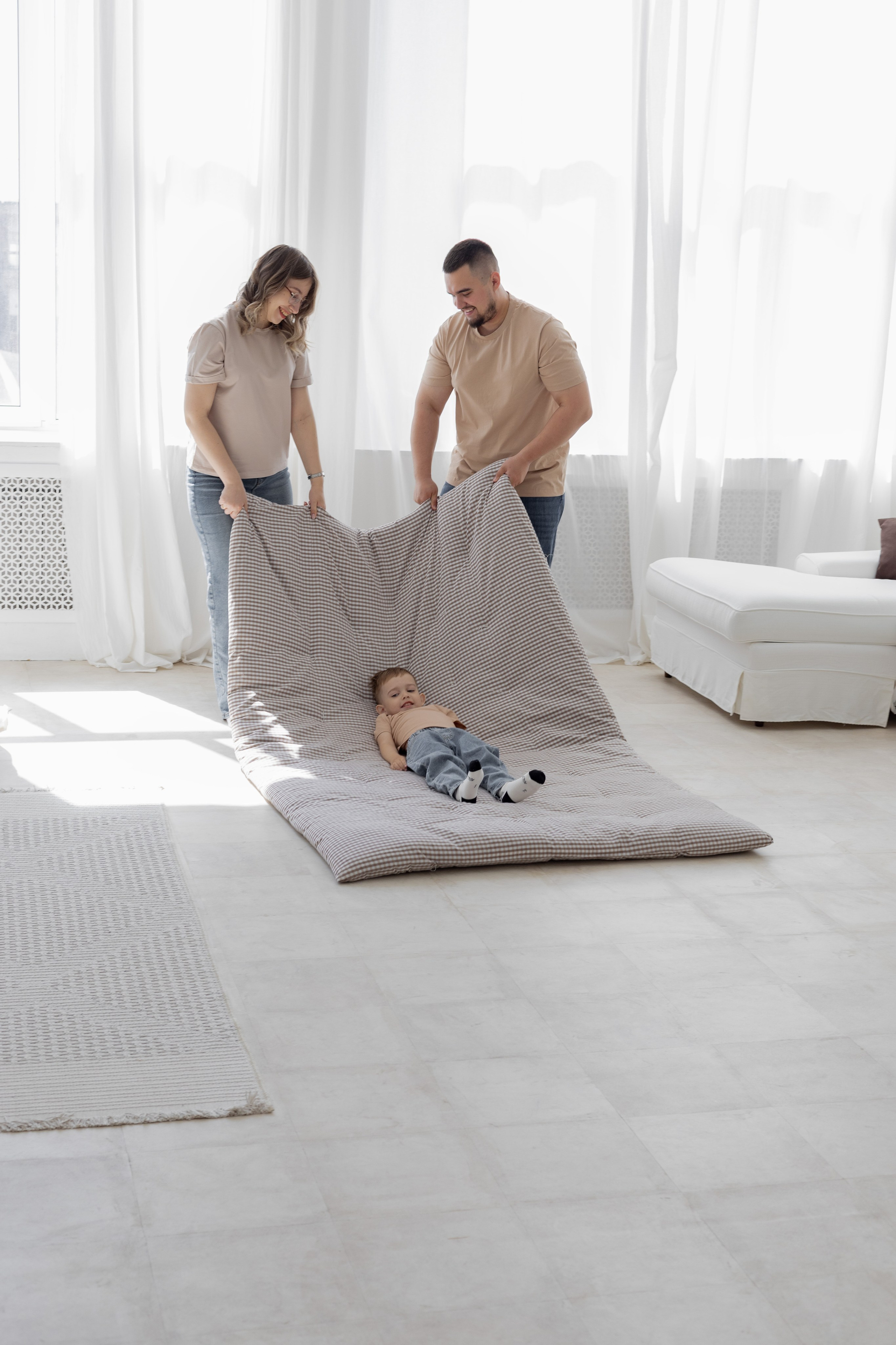 Семейная фотосессия в студии (Михаил, Крестина и Макар). Женский фотограф в Орске Новотроицке Динара Долганова