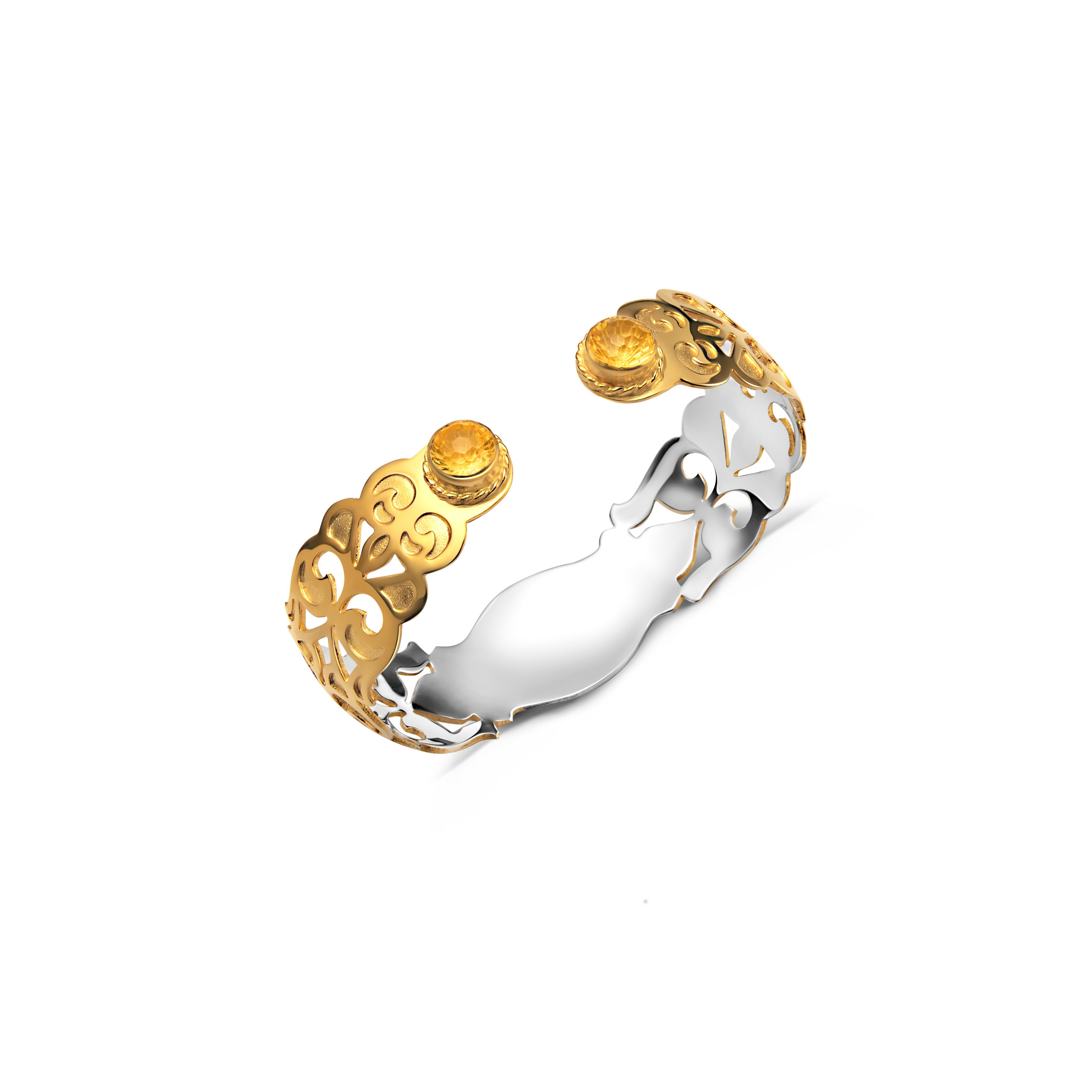 Рекламная студийная съёмка ажурного браслета с позолотой и цитринами, вид сверху с демонстрацией камней, для карточек товаров на маркетплейсах.