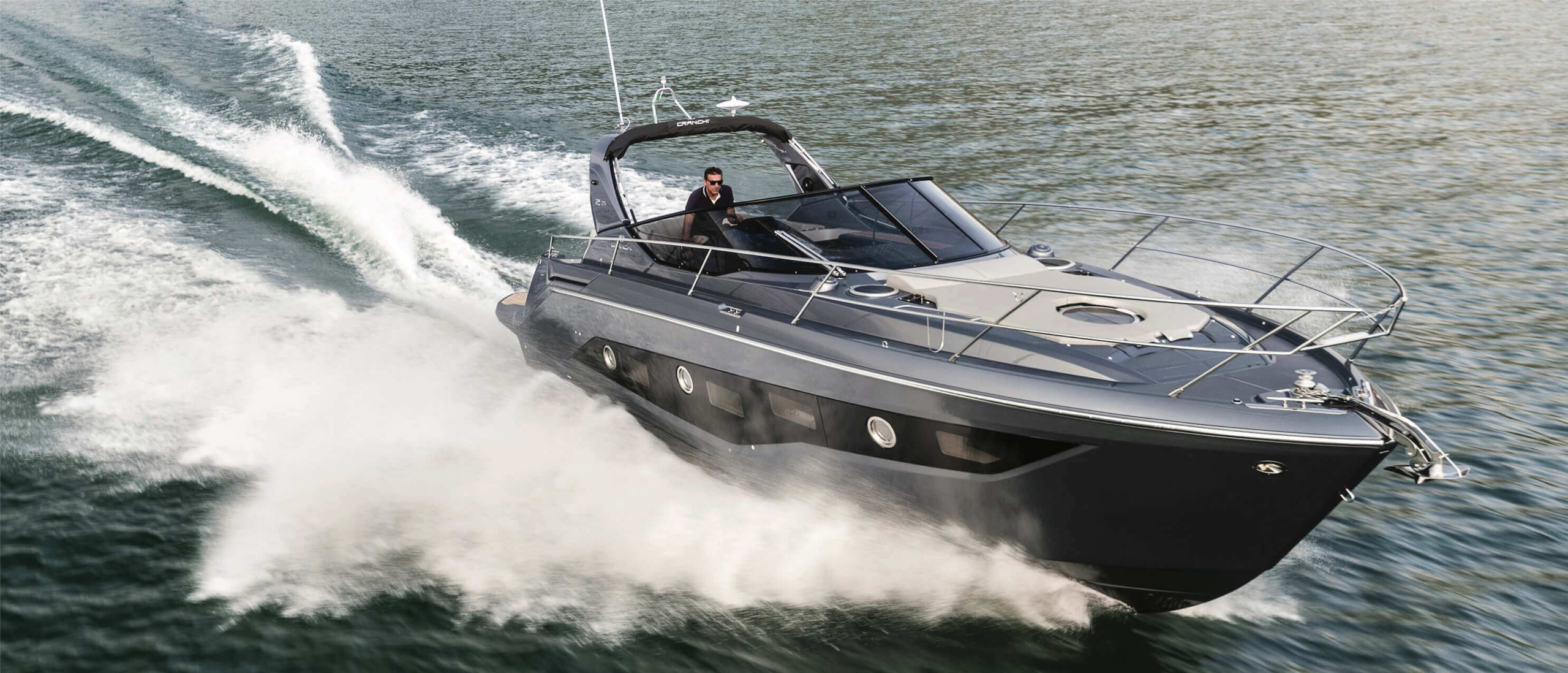 CRANCHI скоростные Яхты в Сочи Аренда. Аренда Яхт в Сочи от Эконом до Премиум Класса