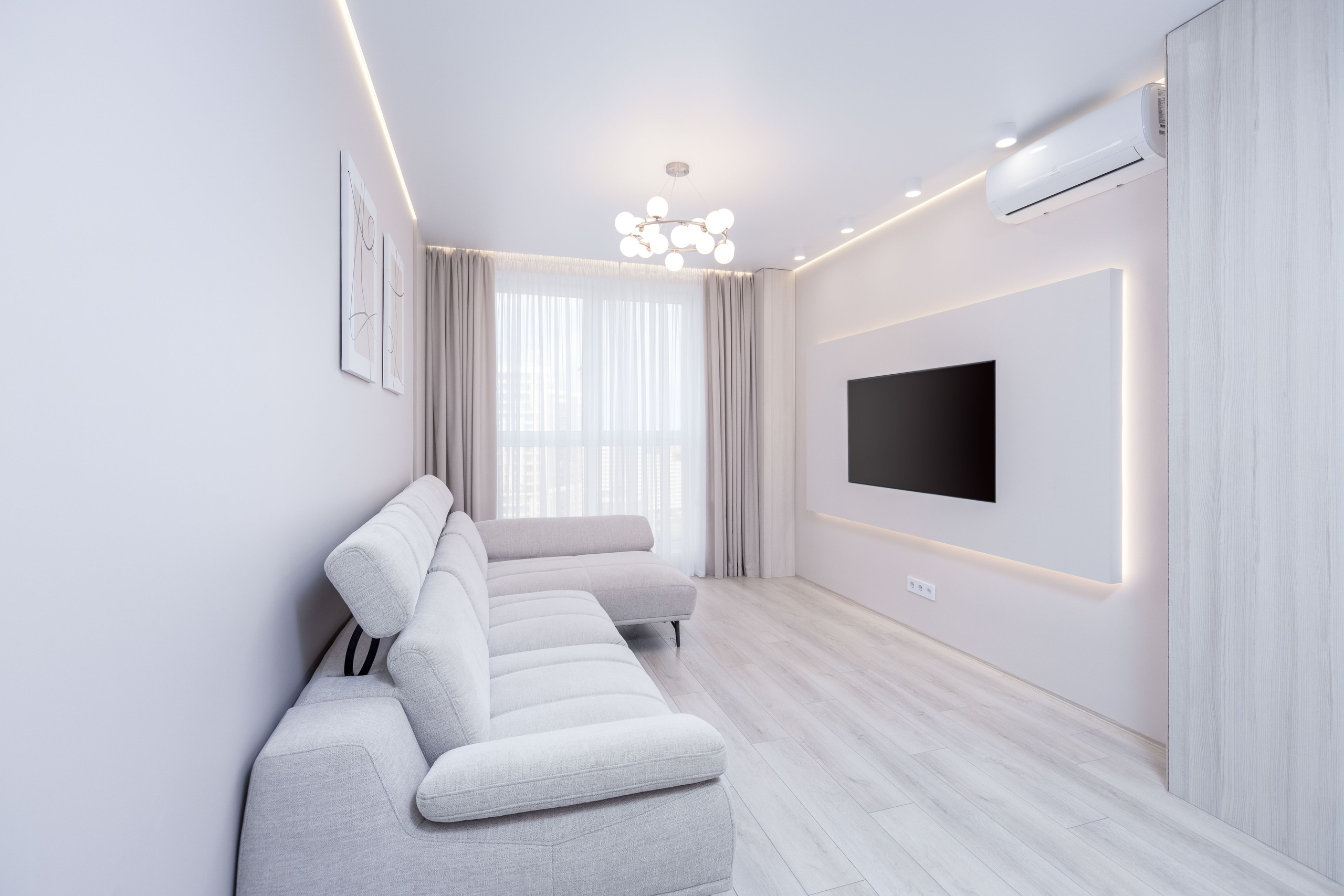 Интерьер зоны гостиной в четырехкомнатной квартире в Минск мир 