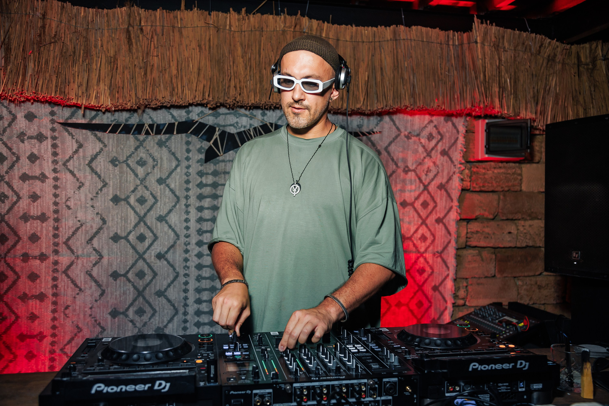 «Бьянка"_Чайка на пляже_Ялта_25.07.2025 г. Аминов Руслан | Фотограф