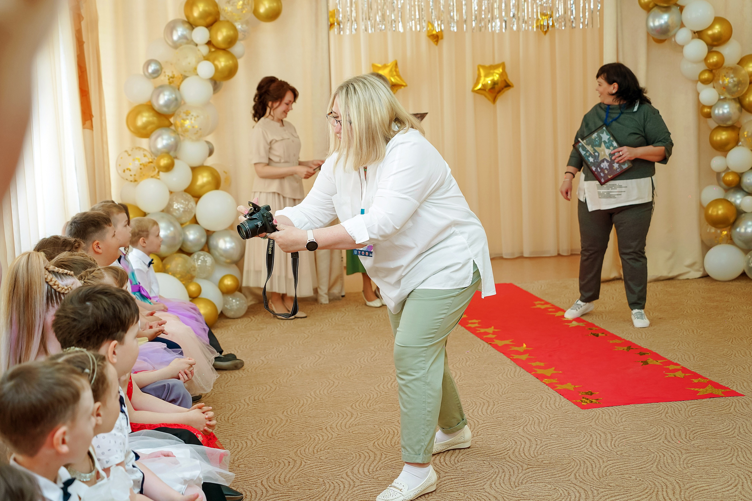 Фотосъемка видеосъёмка фотограф видеооператор новогодних утренников  в. Фотограф, видеооператор Нина Коршунова