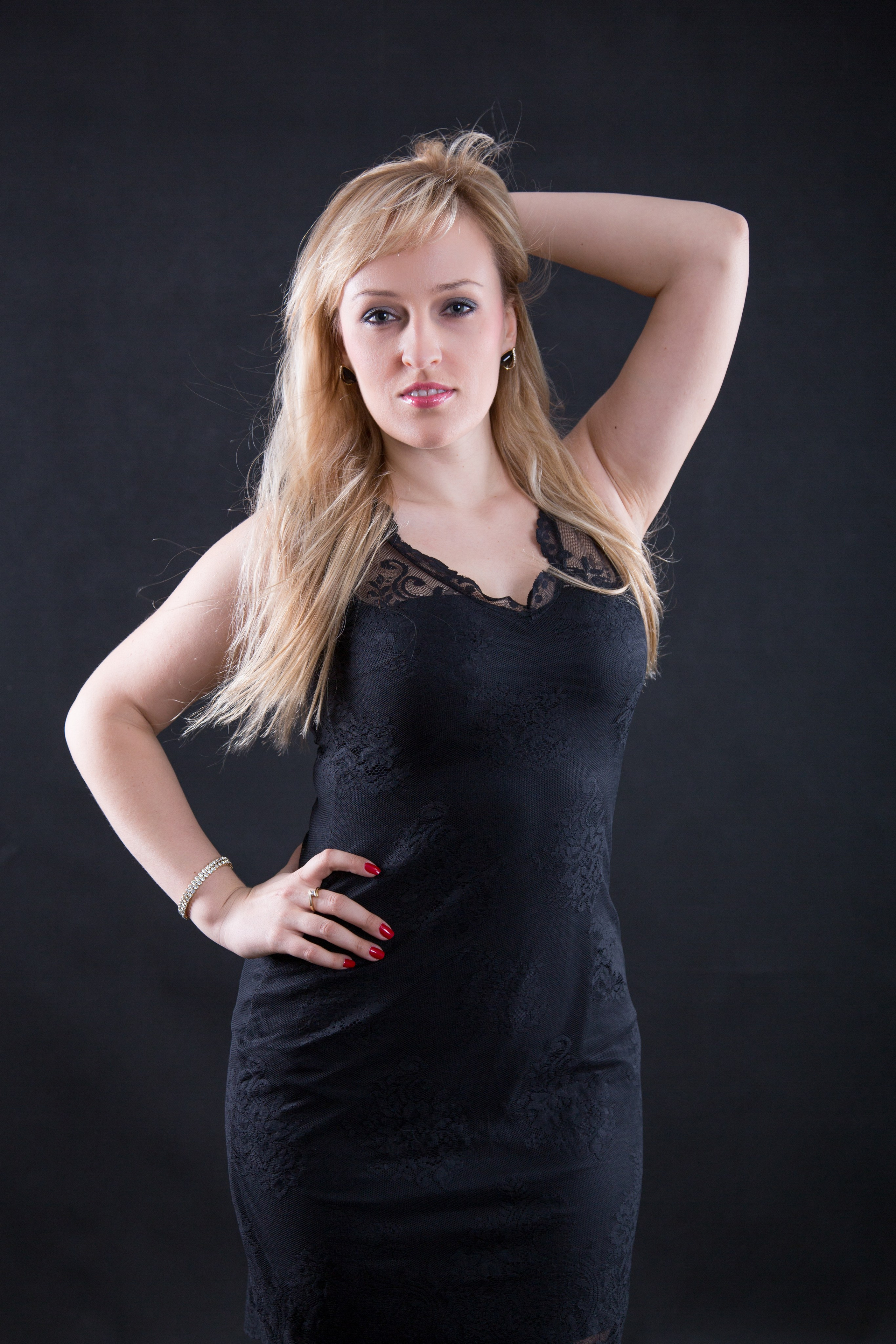 Съемка в студии красивой девушки в Воронеже. Свадебный и семейный фотограф в Воронеже Андрей Валин