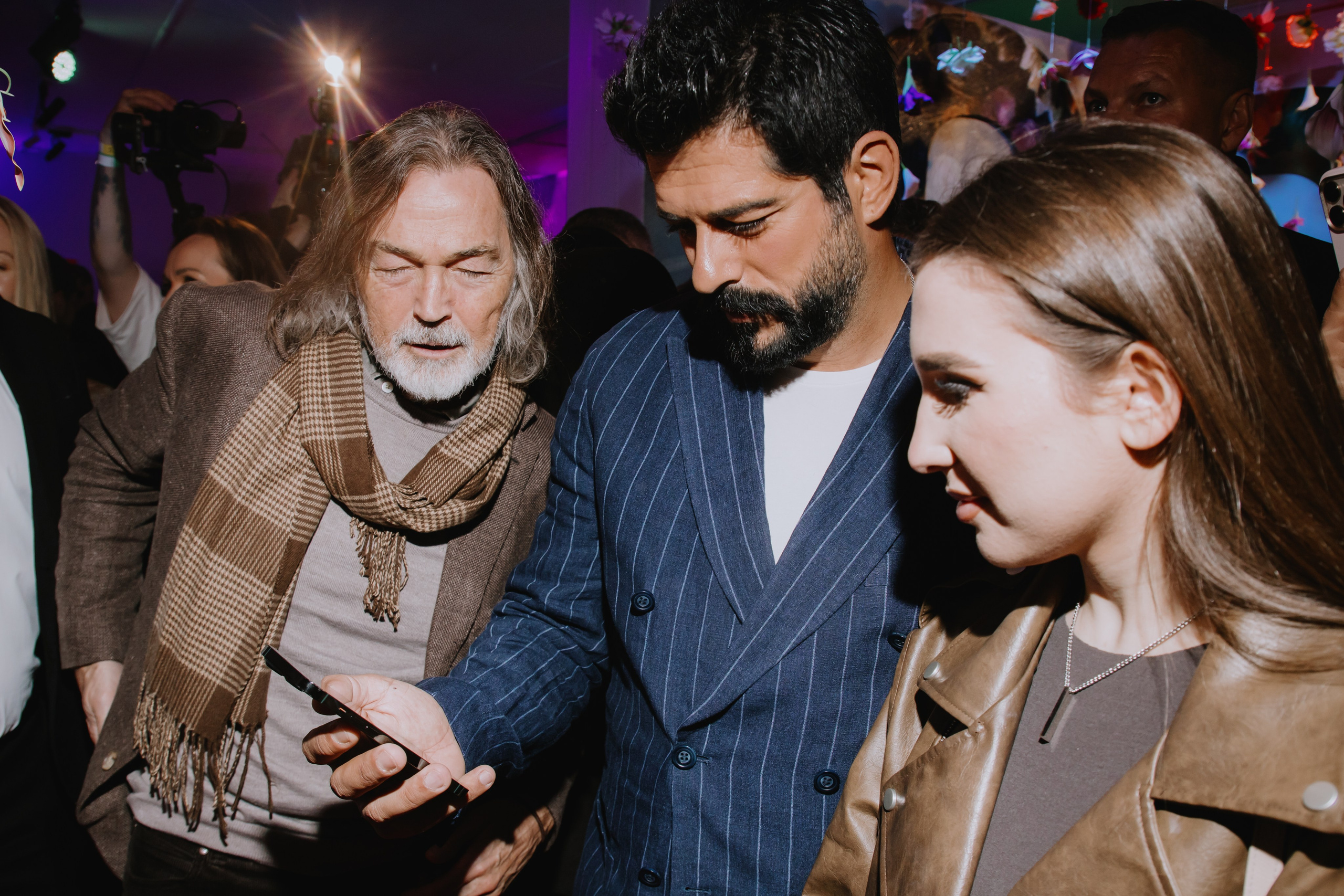 Бурак Озчивит посетил выставку Никаса Сафронова. Фотограф в Москве и Санкт-Петербурге Дарина