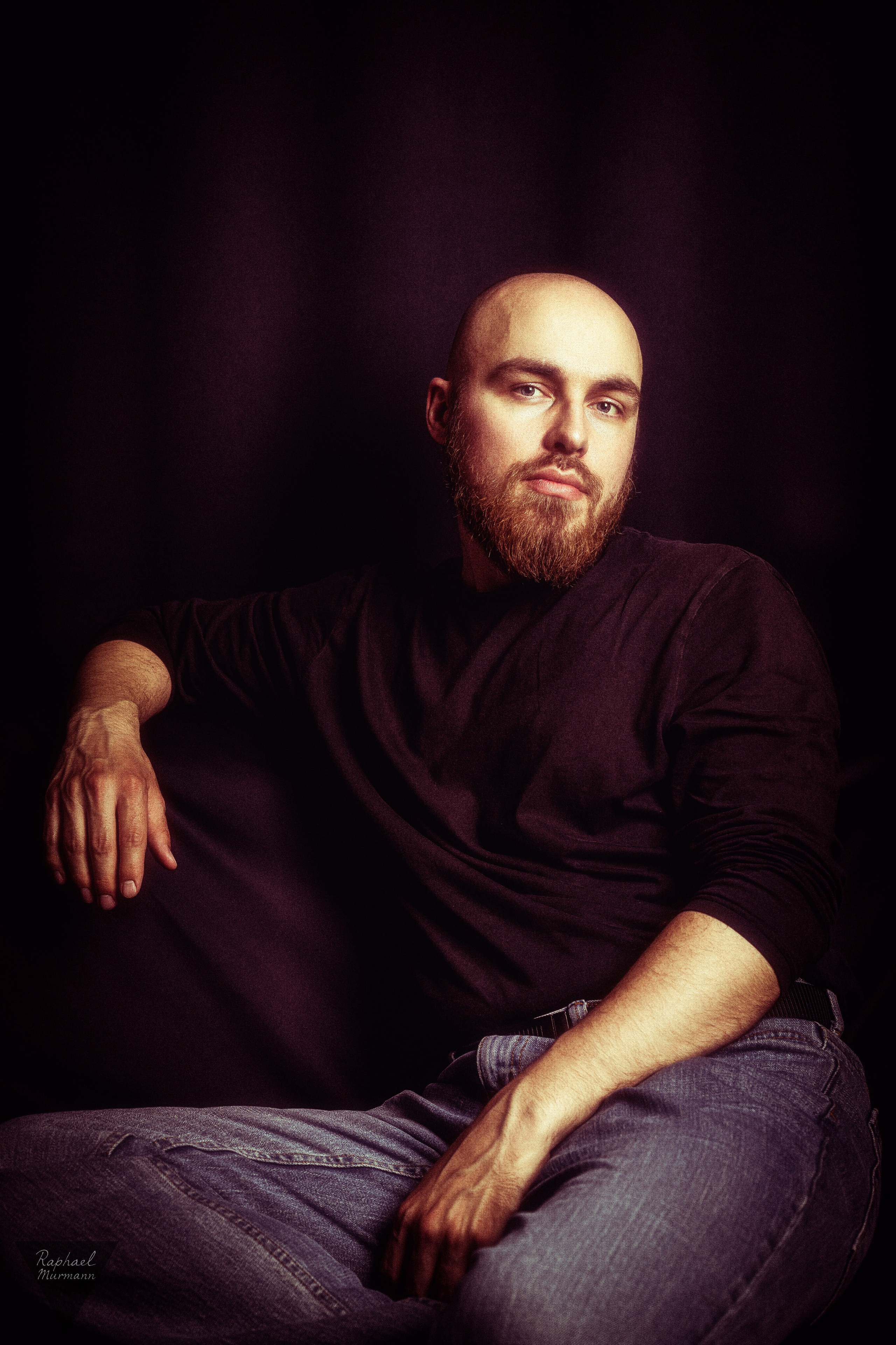 мужской портрет темный фон / male portrait dark background cinematic