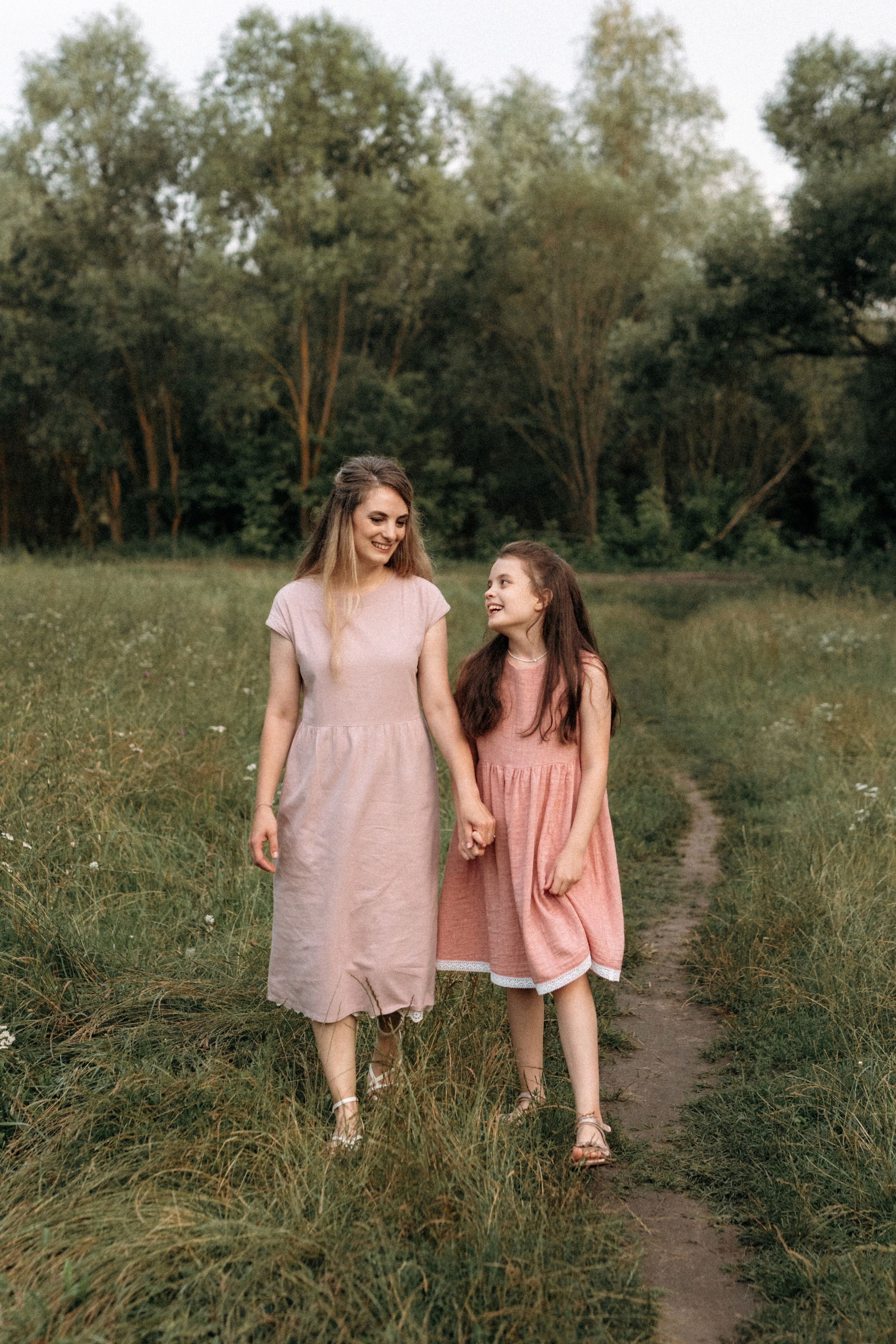 Семейная фотосессия на берегу реки для Миши, Тани, Сони и Таи. Свадебный фотограф в Тамбове Павел Четвертков