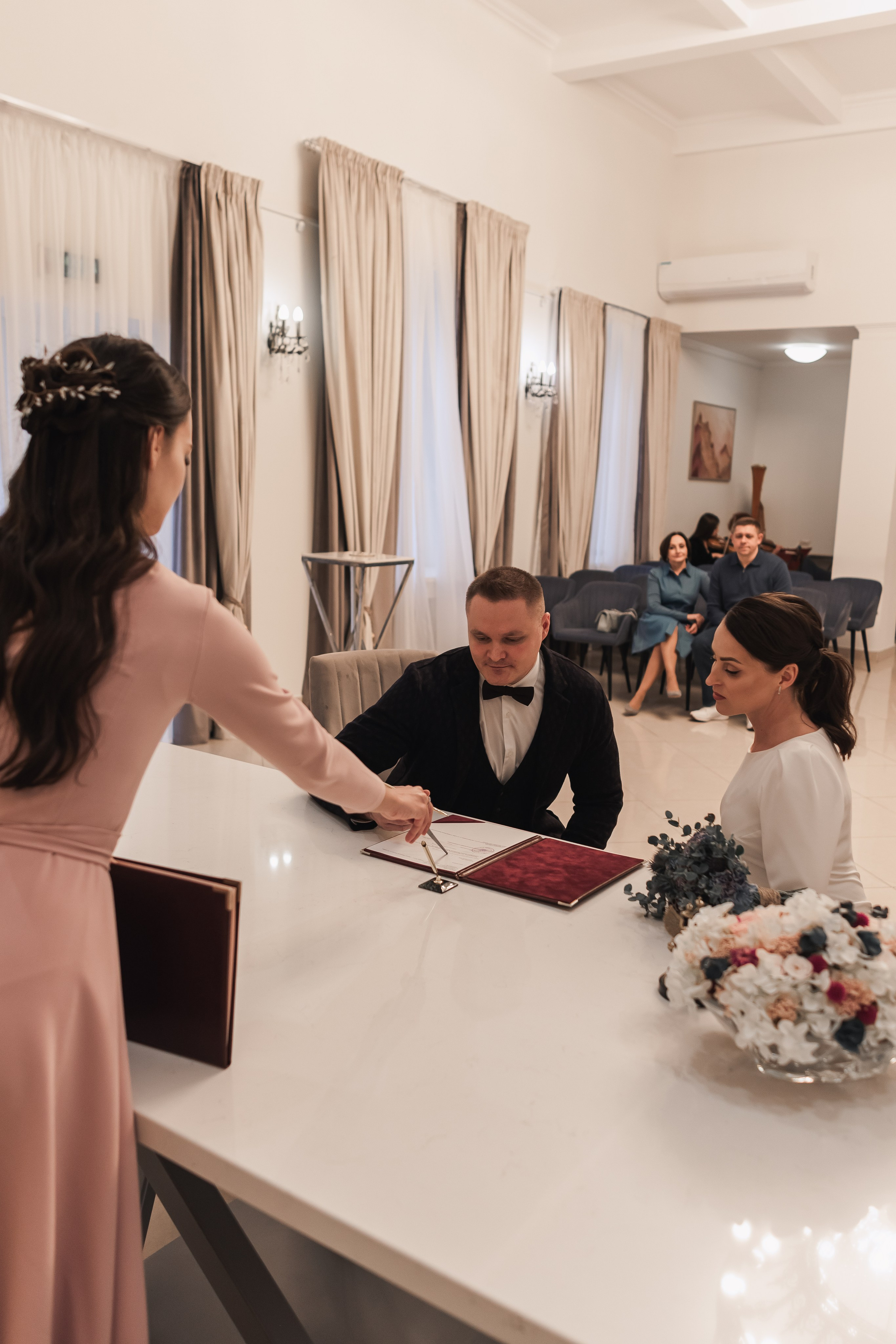 Камерная свадьба ВДНХ. Свадебный фотограф в Москве Анна Сдобнова