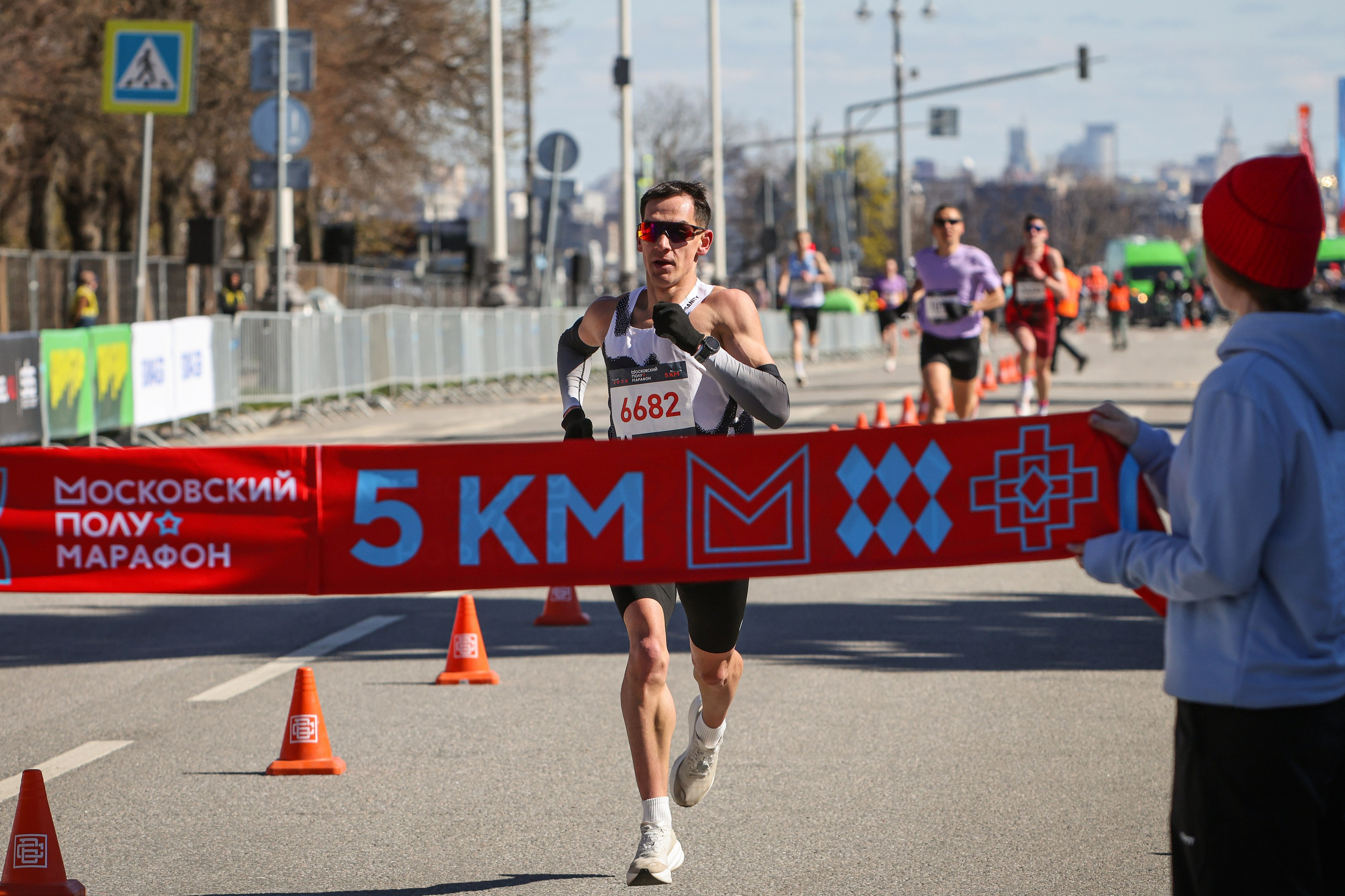 Московский полумарафон 25 и 26.04.26. Фотограф Сергей Ловкий