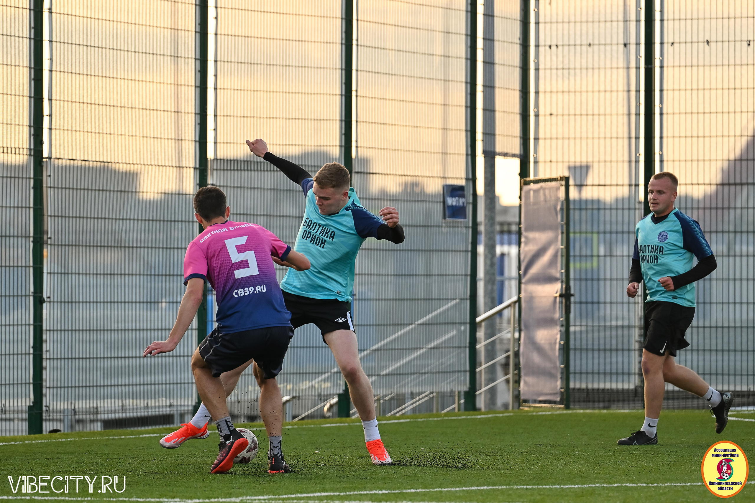 ИГРЫ МИНИ-ФУТБОЛЬНОЙ И КОРПОРАТИВНОЙ ЛИГИ. VIBECITY.RU Вайб Сити Ру Фоторепортажи Фотоотчеты Калининград