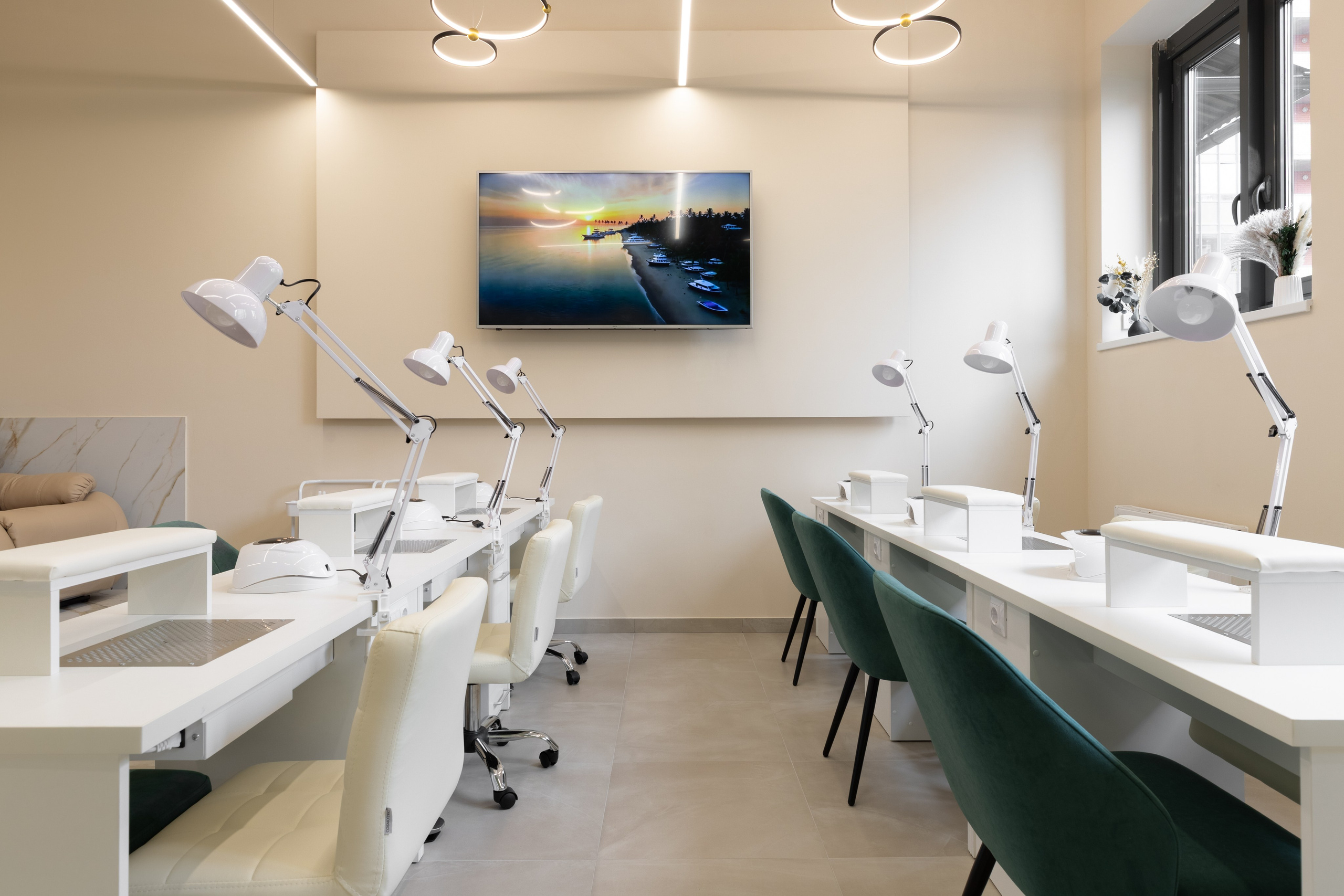 Бьюти-коворкинг на Парнасе. Интерьерный фотограф в Санкт-Петербурге Ксения Сорокина