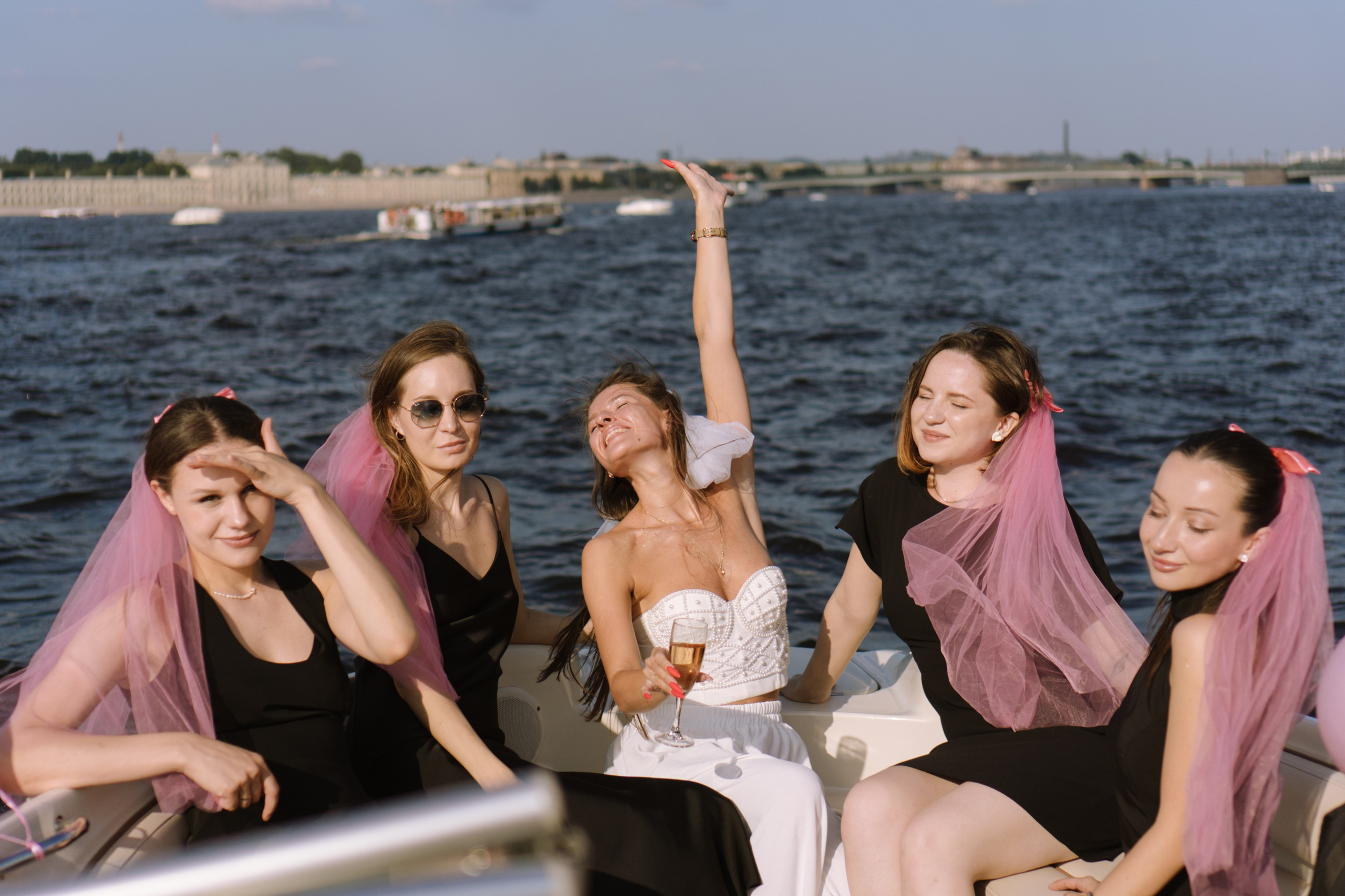 ДЕВИЧНИК НА КАТЕРЕ. Профессиональный фотограф, Санкт-Петербург — Виктория Богомолова