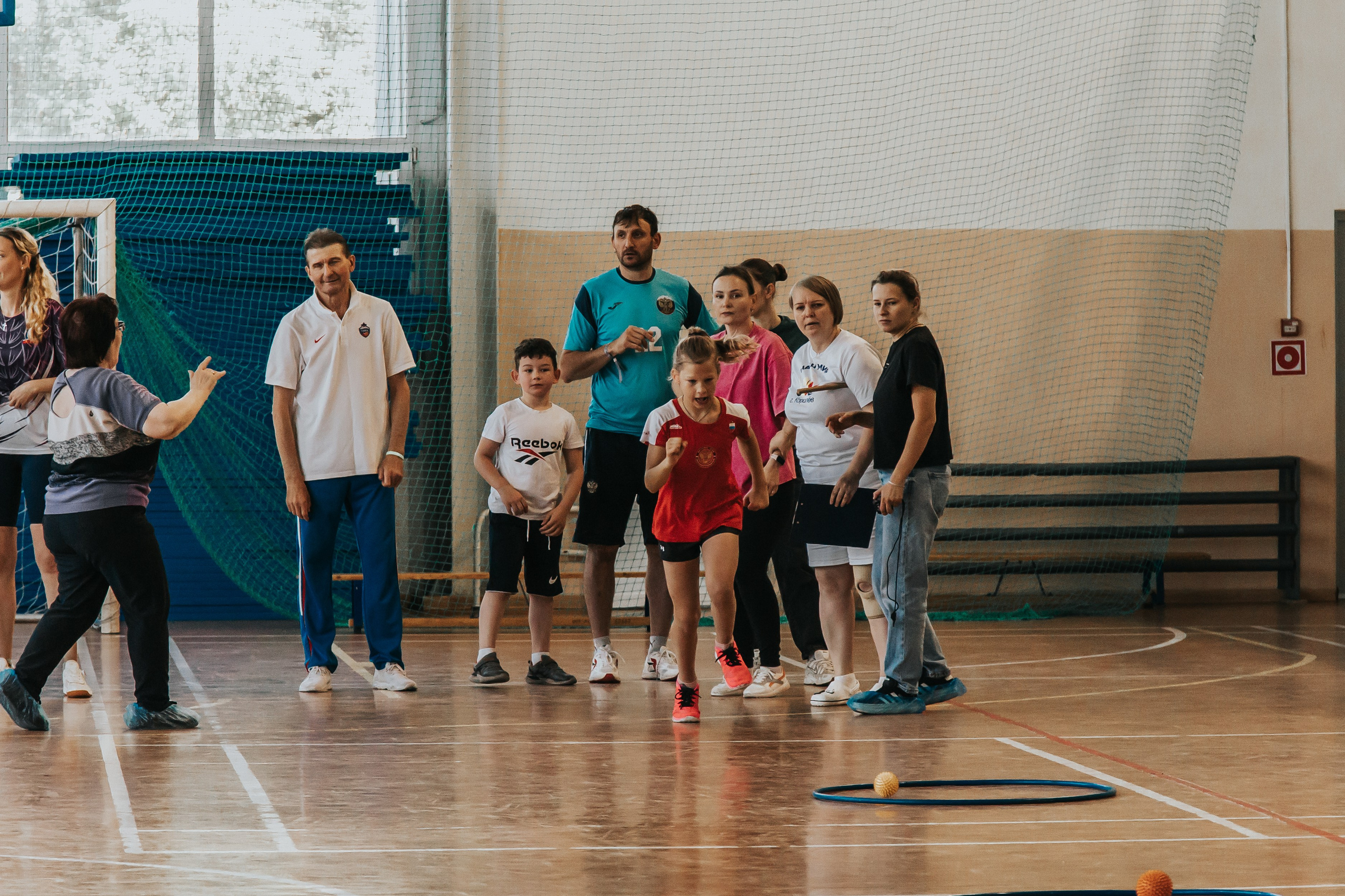 Репортажная спортивная съемка г. Королев стадион Металлист «папа, мама, я — спортивная семья». Юлия Егорова | Свадебный фотограф, семейный фотограф Москва, МО • Портреты • репортажи • день рождения • Love Story • дети