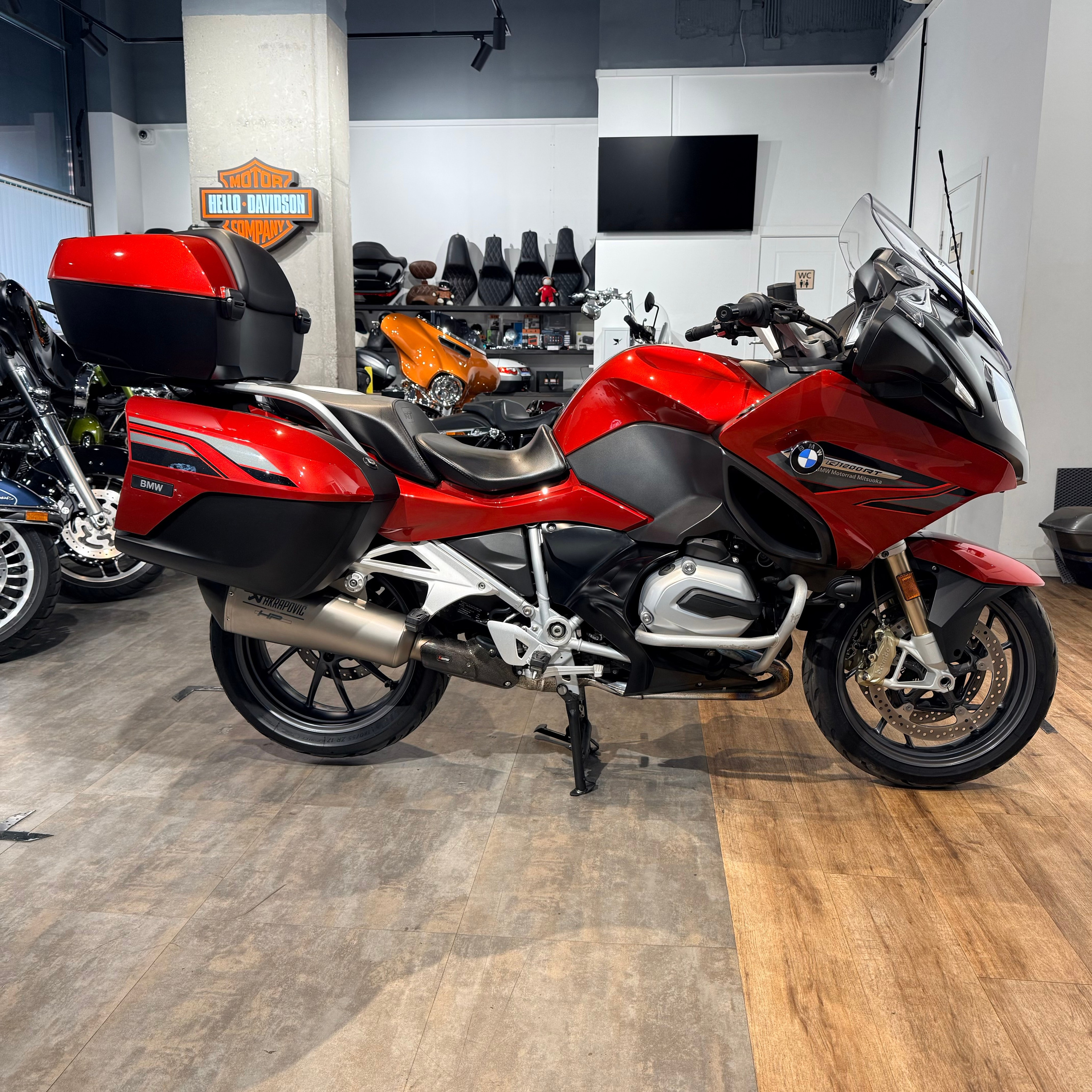 2018 BMW R1200RT Mars Red Metallic 23K (VIN *WB10*5398). Hello Davidson, Москва. Только хорошие мотоциклы…