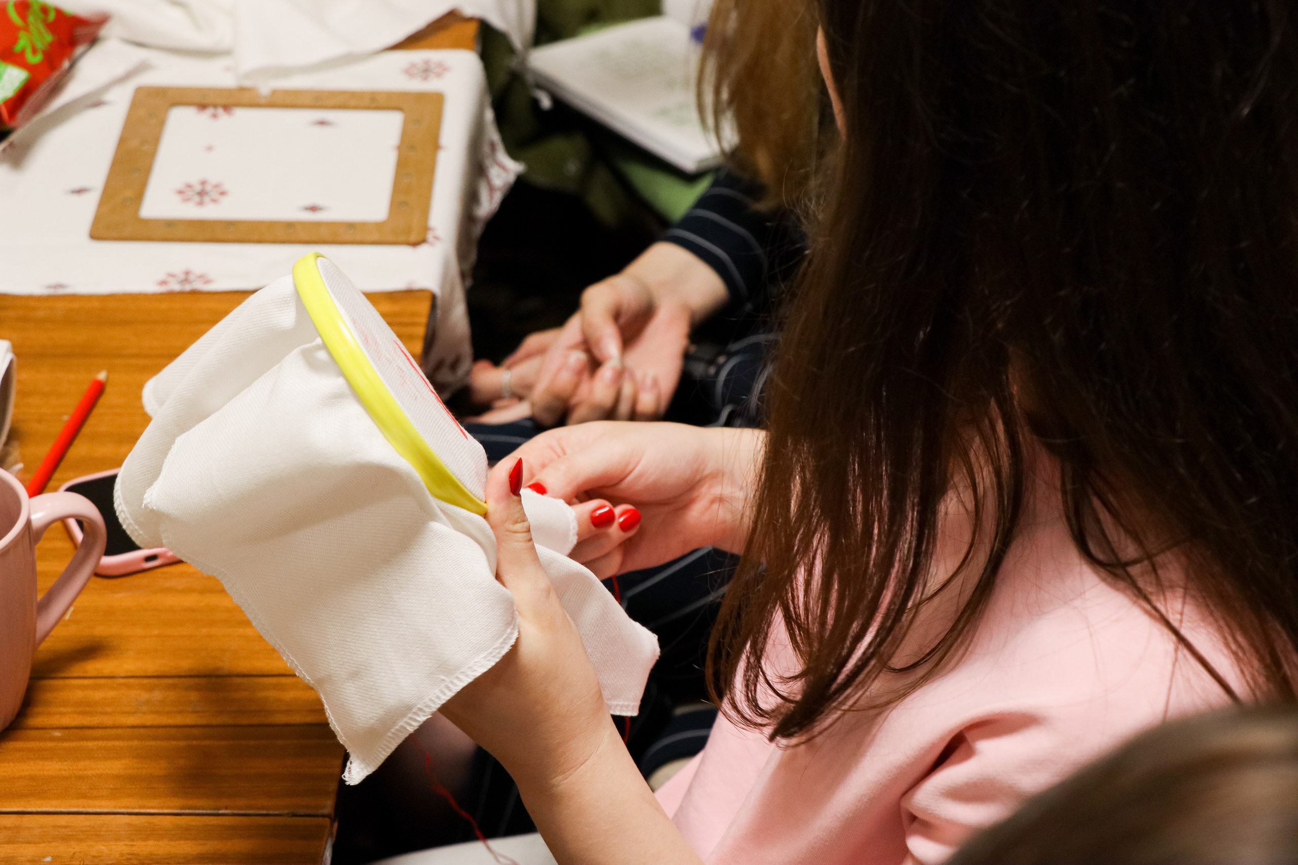 Мастер-класс по вышивке орнаментов. Портретный и репортажный фотограф в Анапе Злата Хидзик