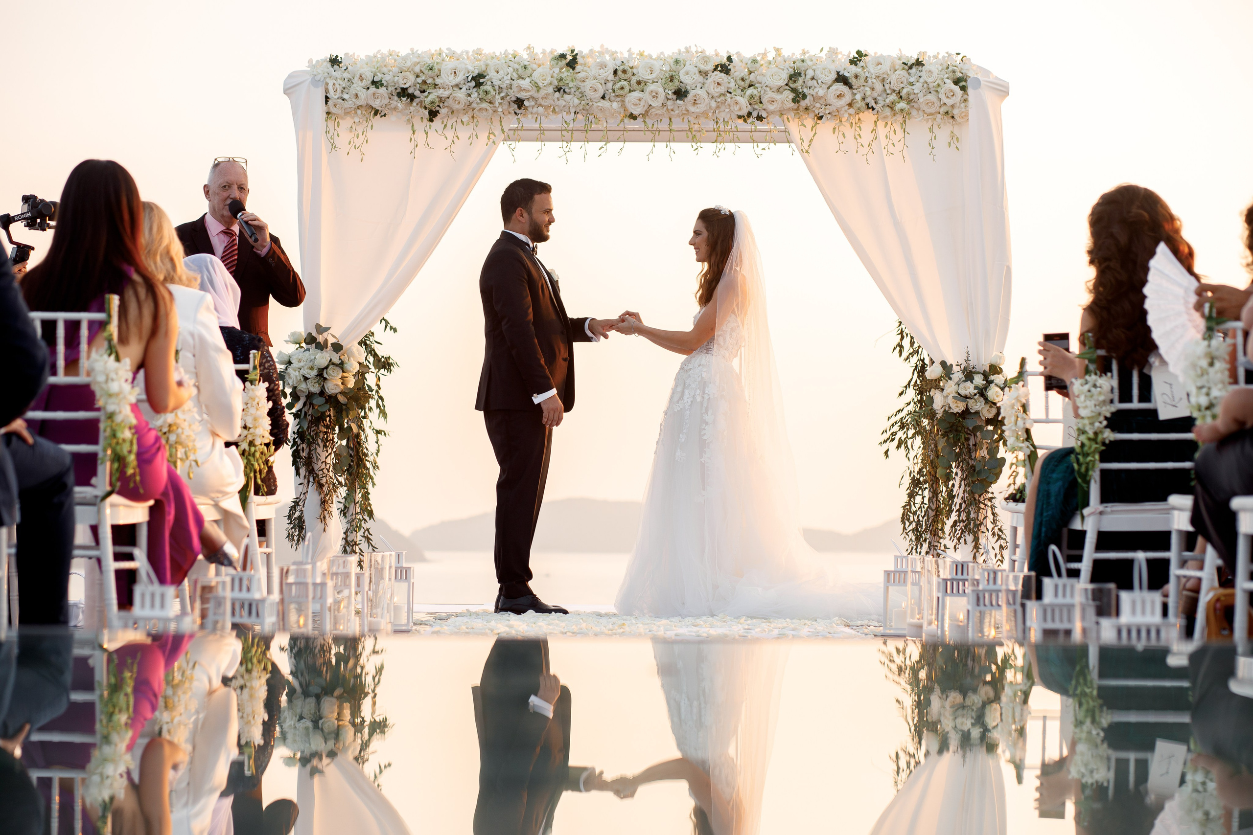 Свадьба с гостями на Пхукете. Фотограф на Пхукете в Таиланде