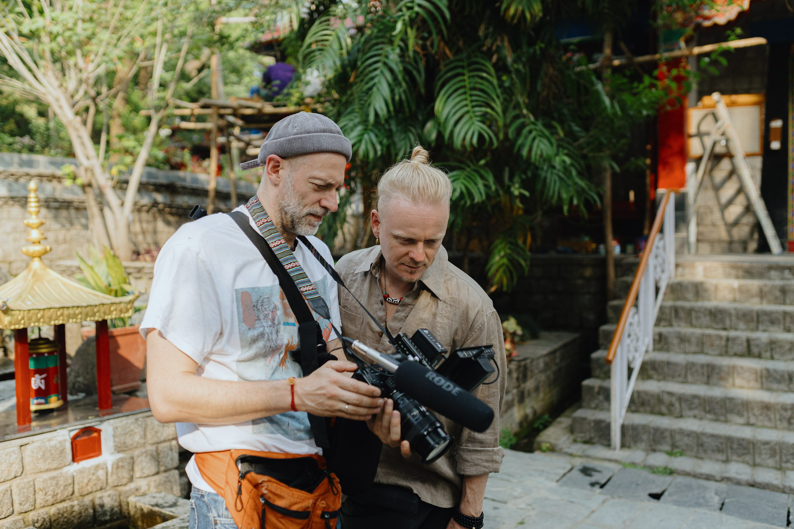 Экскурсия в резиденцию Далай Ламы с Косом и Лу. Фотограф Ольхон/ Индия, Регина