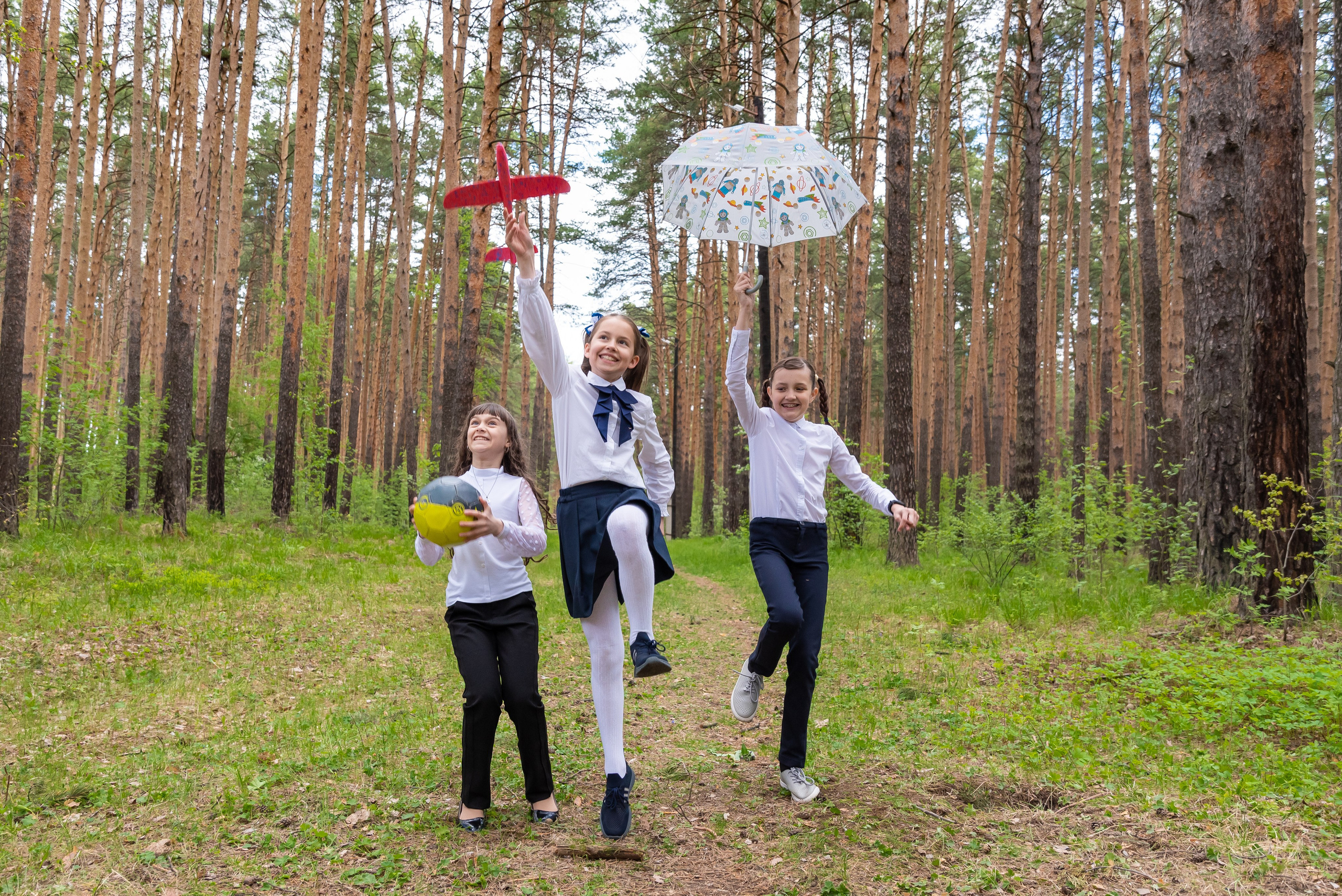 В школьном дворе, парке. Детский фотограф в Екатеринбурге и Берёзовском Евгений Кондаков