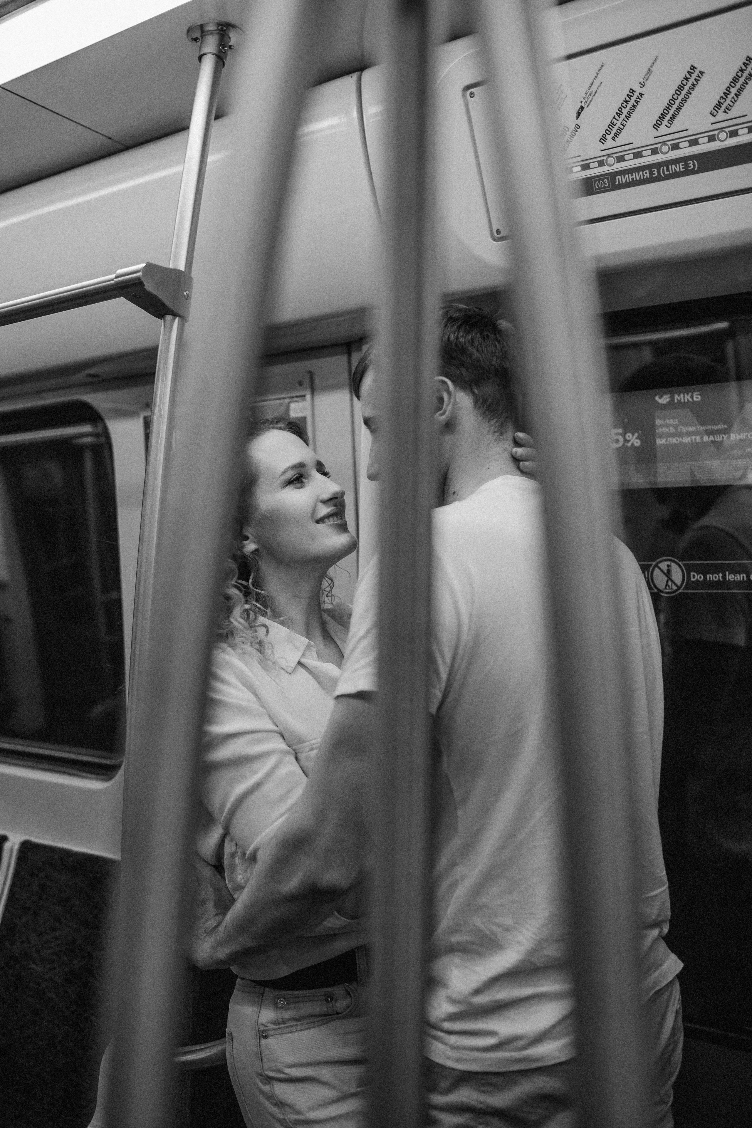 В метро. Свадебный и семейный фотограф Спб Бошман Ирина