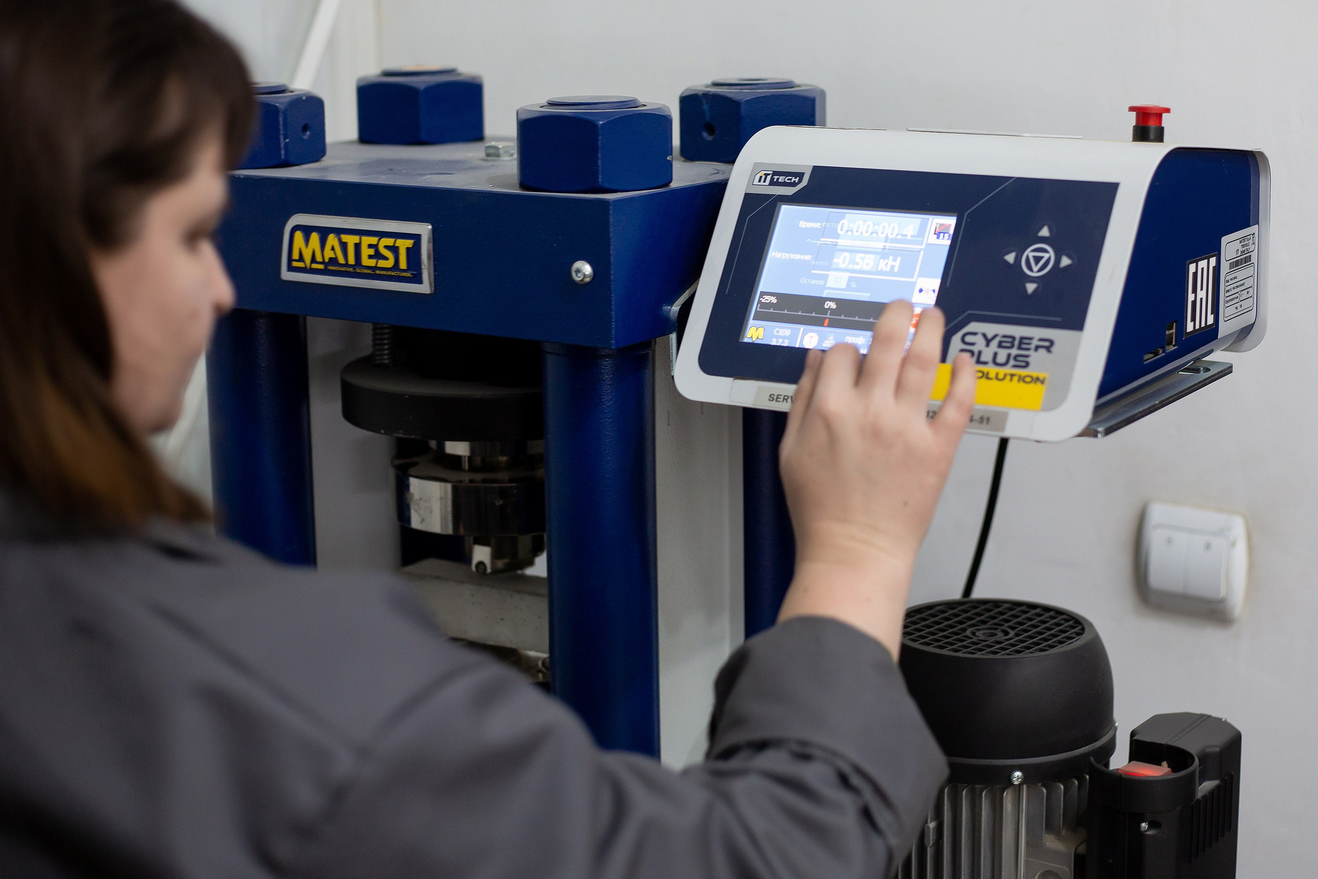 Фотографии с производства. Roman — Репортажный фотограф в Новосибирске