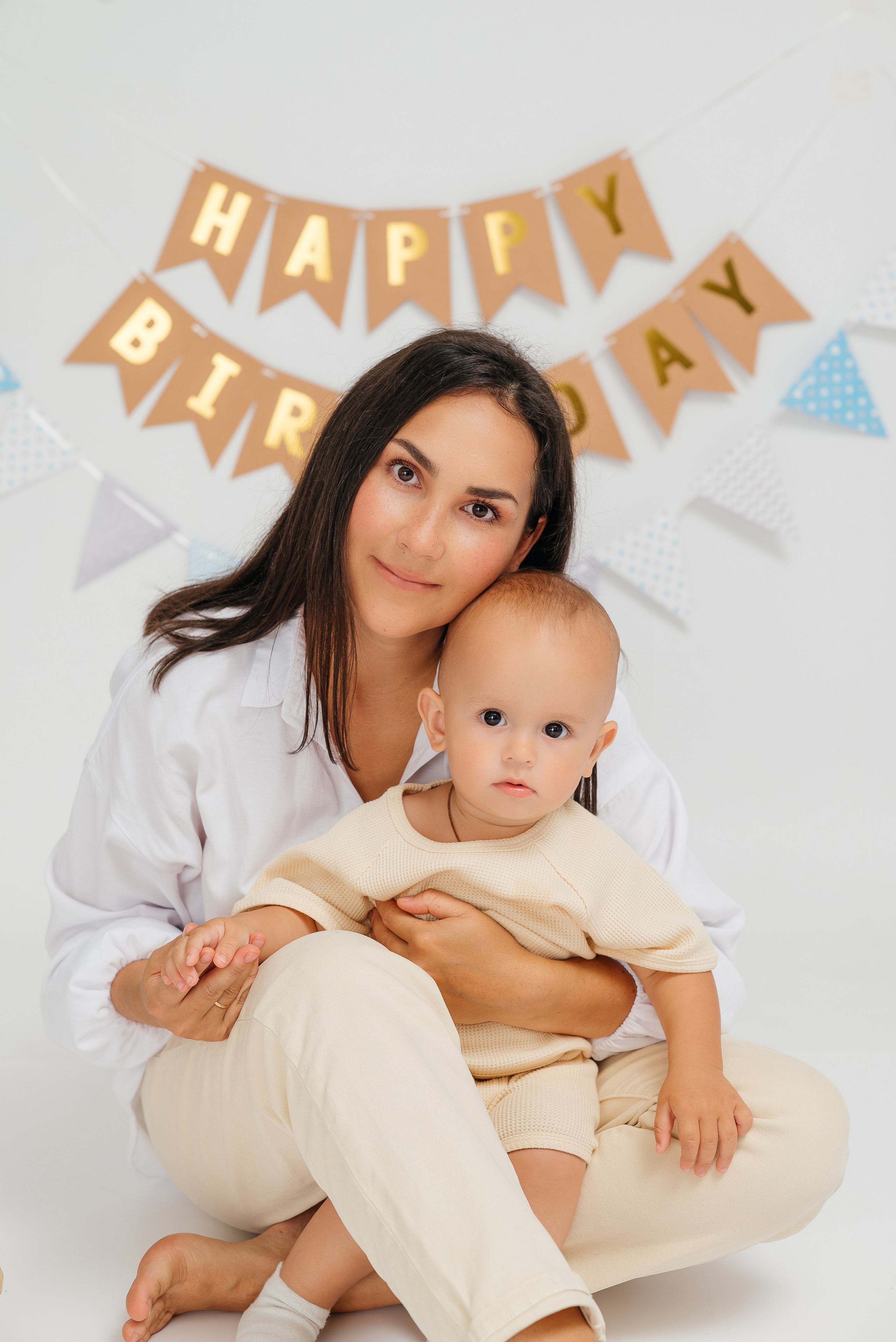 Классический минимализм на бумажном фоне. Свадебный, семейный и школьный фотограф в Бийске Ксения Мамаева